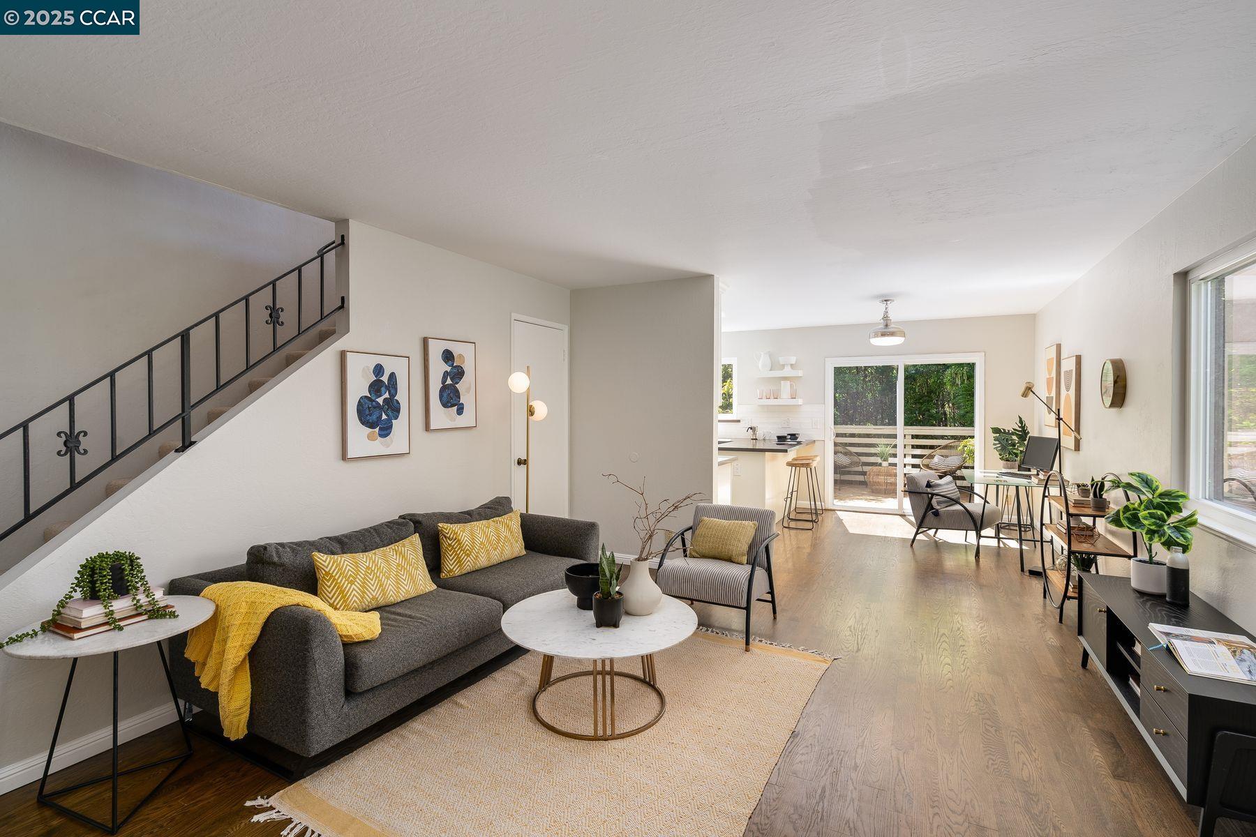 Detail Gallery Image 5 of 40 For 3686 Redwood Road, Oakland,  CA 94619 - 3 Beds | 2/1 Baths