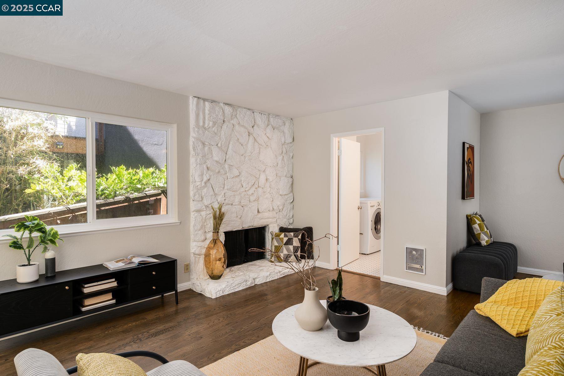 Detail Gallery Image 8 of 40 For 3686 Redwood Road, Oakland,  CA 94619 - 3 Beds | 2/1 Baths