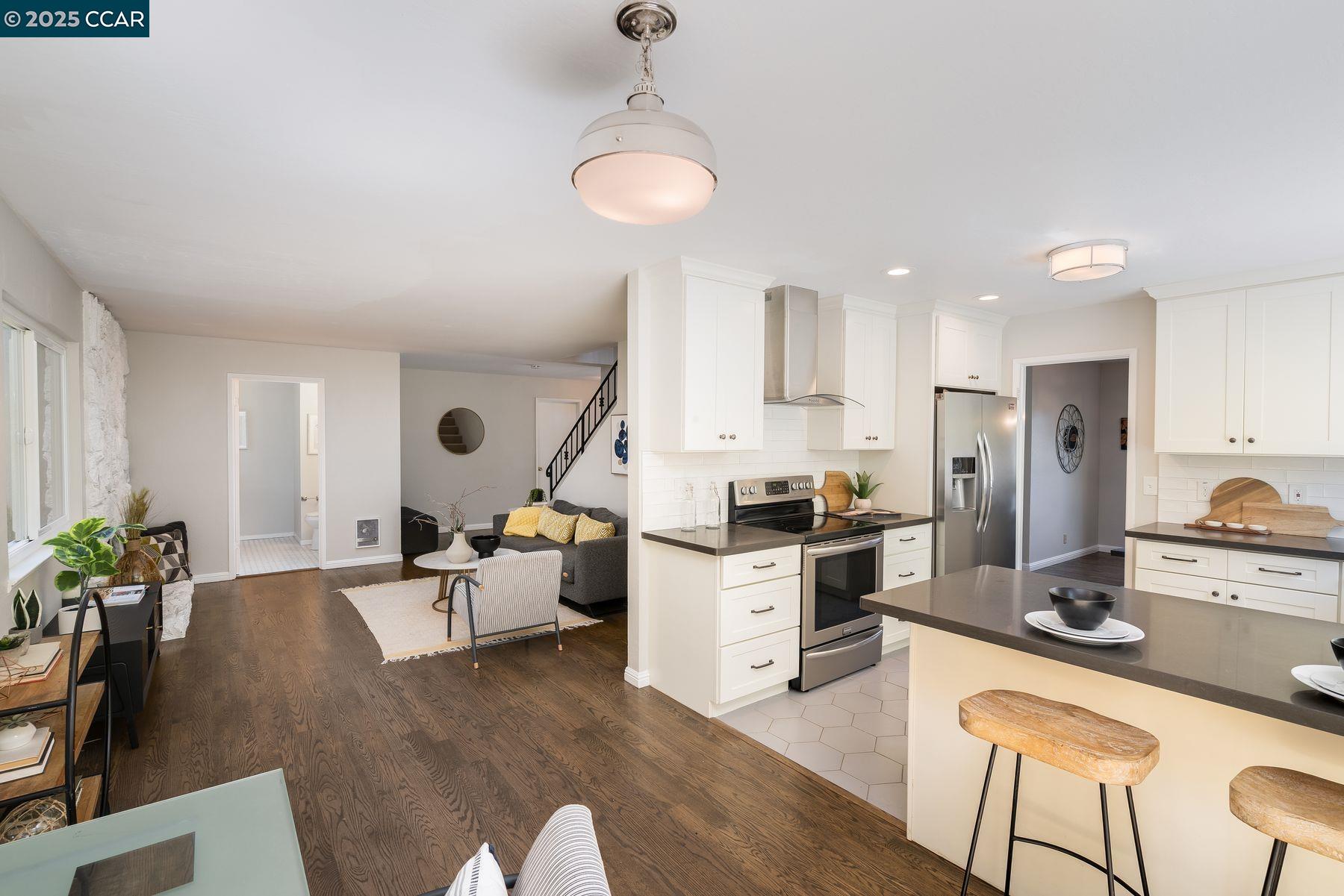 Detail Gallery Image 10 of 40 For 3686 Redwood Road, Oakland,  CA 94619 - 3 Beds | 2/1 Baths