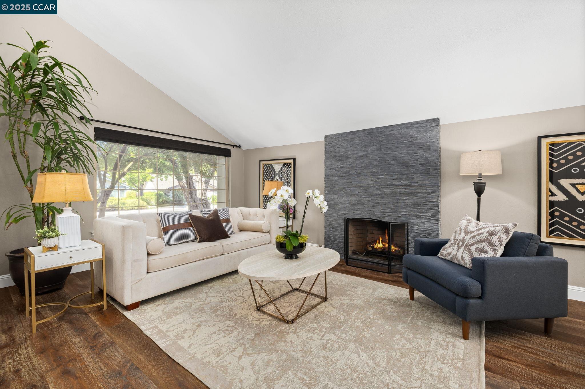 Detail Gallery Image 2 of 30 For 1230 Golden Springs Ln, Concord,  CA 94521 - 4 Beds | 2/1 Baths