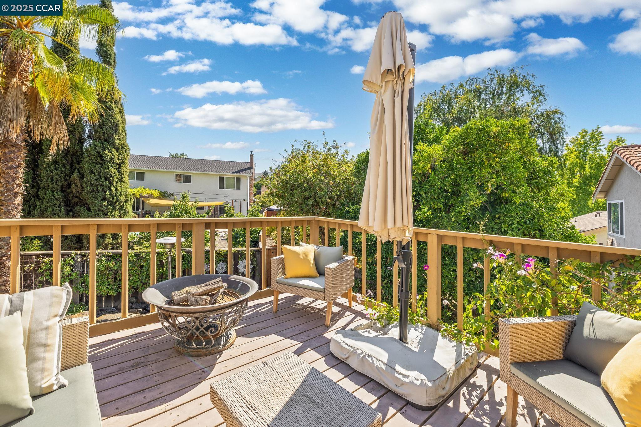 Detail Gallery Image 15 of 30 For 1230 Golden Springs Ln, Concord,  CA 94521 - 4 Beds | 2/1 Baths