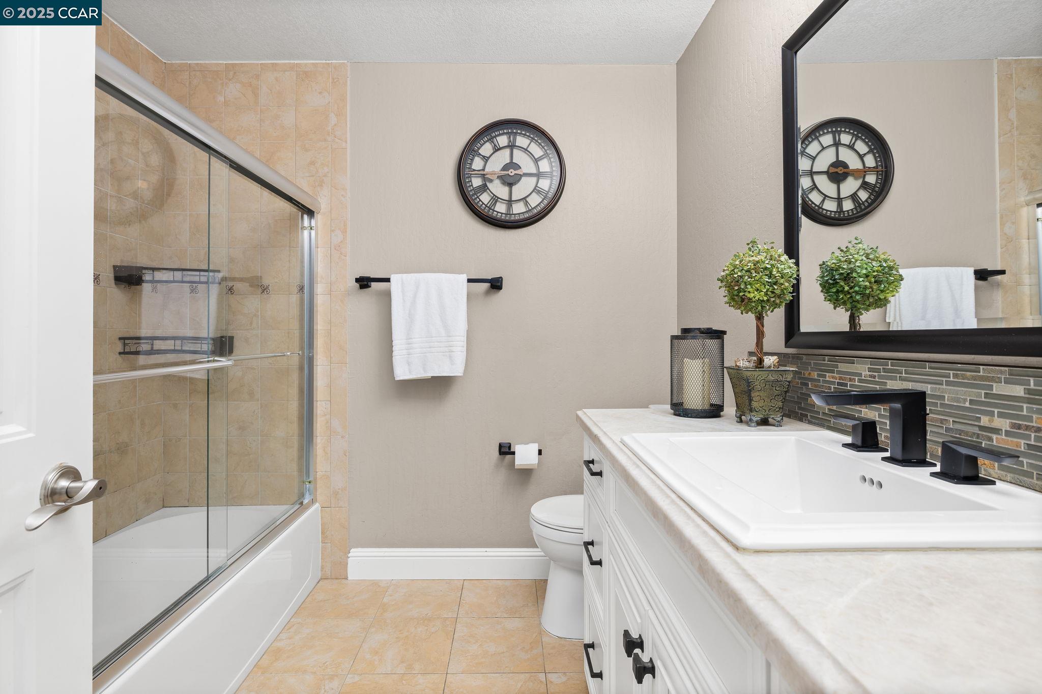 Detail Gallery Image 17 of 30 For 1230 Golden Springs Ln, Concord,  CA 94521 - 4 Beds | 2/1 Baths