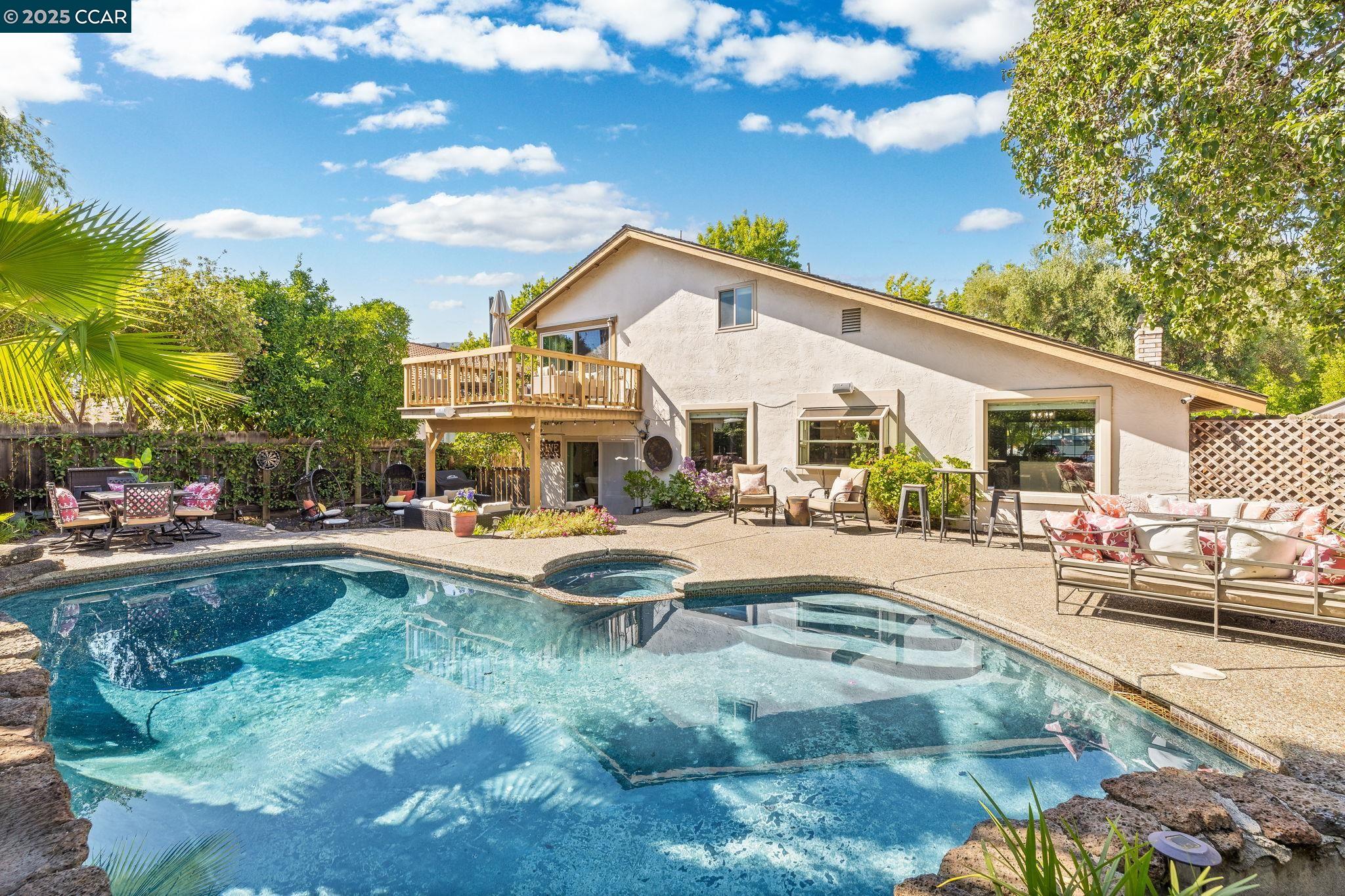 Detail Gallery Image 19 of 30 For 1230 Golden Springs Ln, Concord,  CA 94521 - 4 Beds | 2/1 Baths
