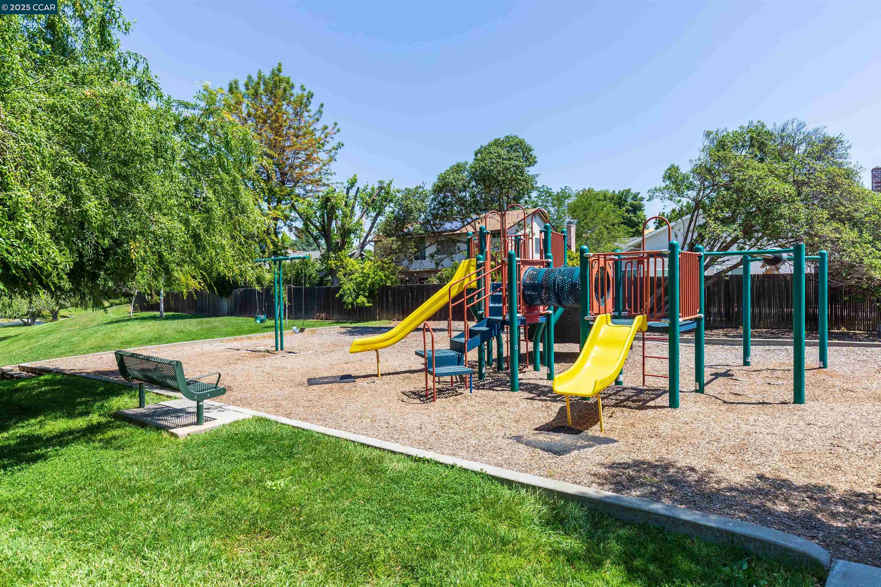 Detail Gallery Image 27 of 30 For 1230 Golden Springs Ln, Concord,  CA 94521 - 4 Beds | 2/1 Baths