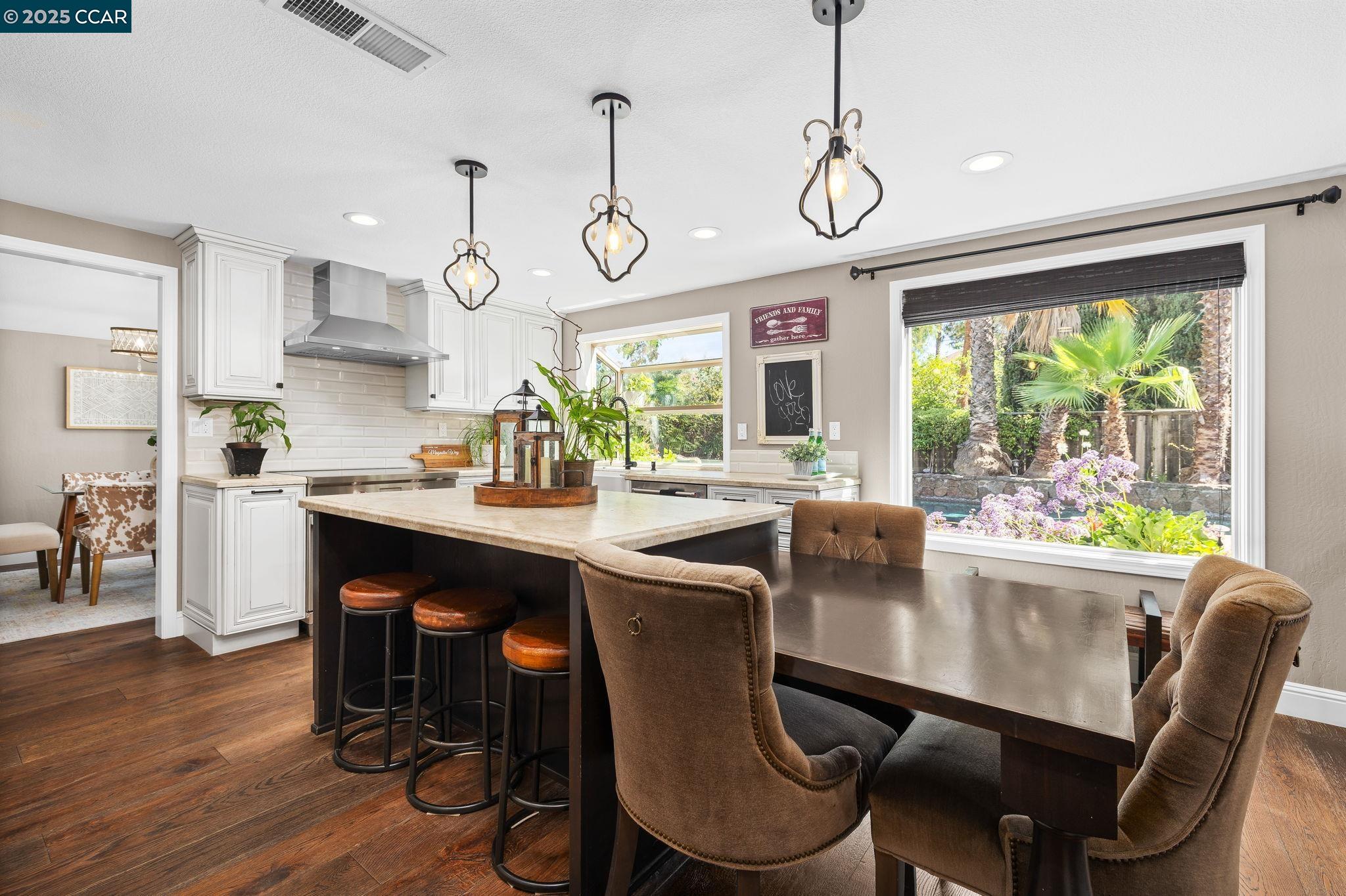 Detail Gallery Image 4 of 30 For 1230 Golden Springs Ln, Concord,  CA 94521 - 4 Beds | 2/1 Baths
