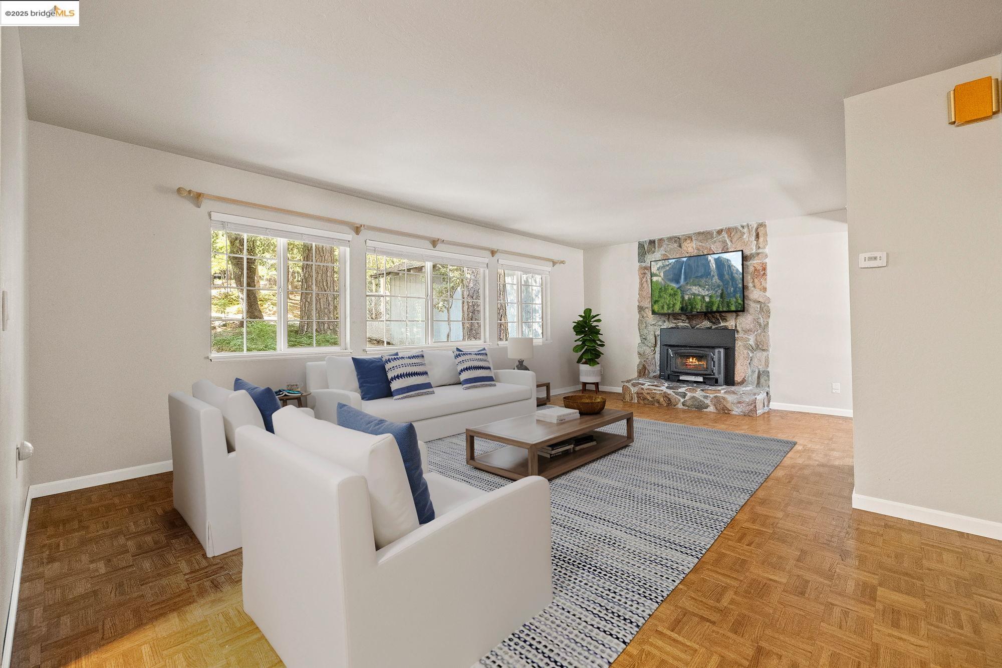 Detail Gallery Image 3 of 30 For 22977 Hawk Ln, Twain Harte,  CA 95383 - 2 Beds | 2 Baths