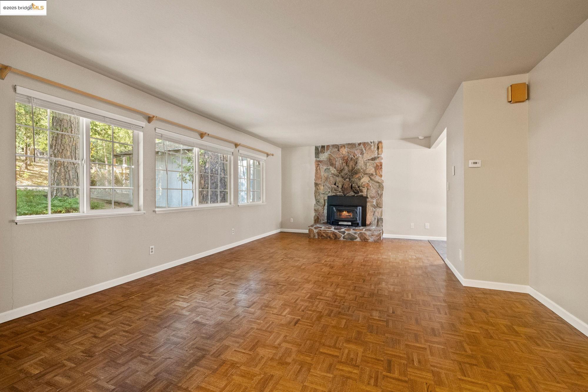 Detail Gallery Image 4 of 30 For 22977 Hawk Ln, Twain Harte,  CA 95383 - 2 Beds | 2 Baths