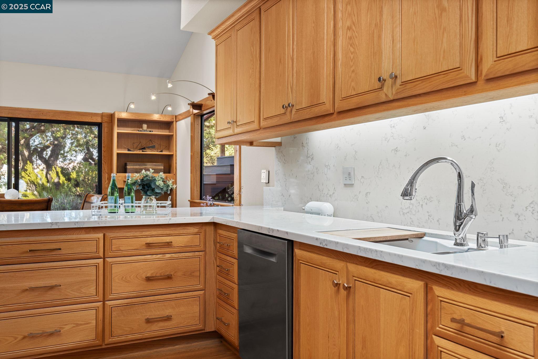 Detail Gallery Image 11 of 38 For 151 Spyrock Ct, Walnut Creek,  CA 94595 - 4 Beds | 2/1 Baths