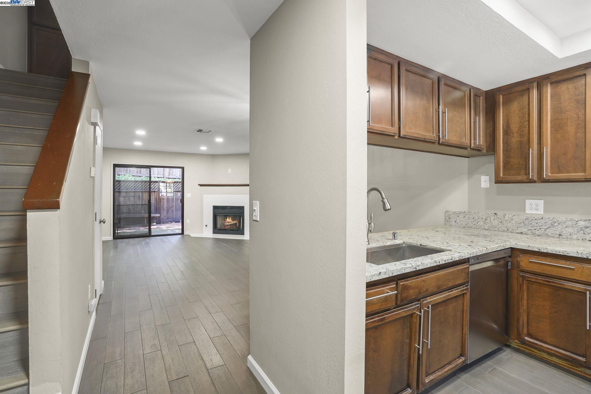 Photo #5: 41104423 Listing 