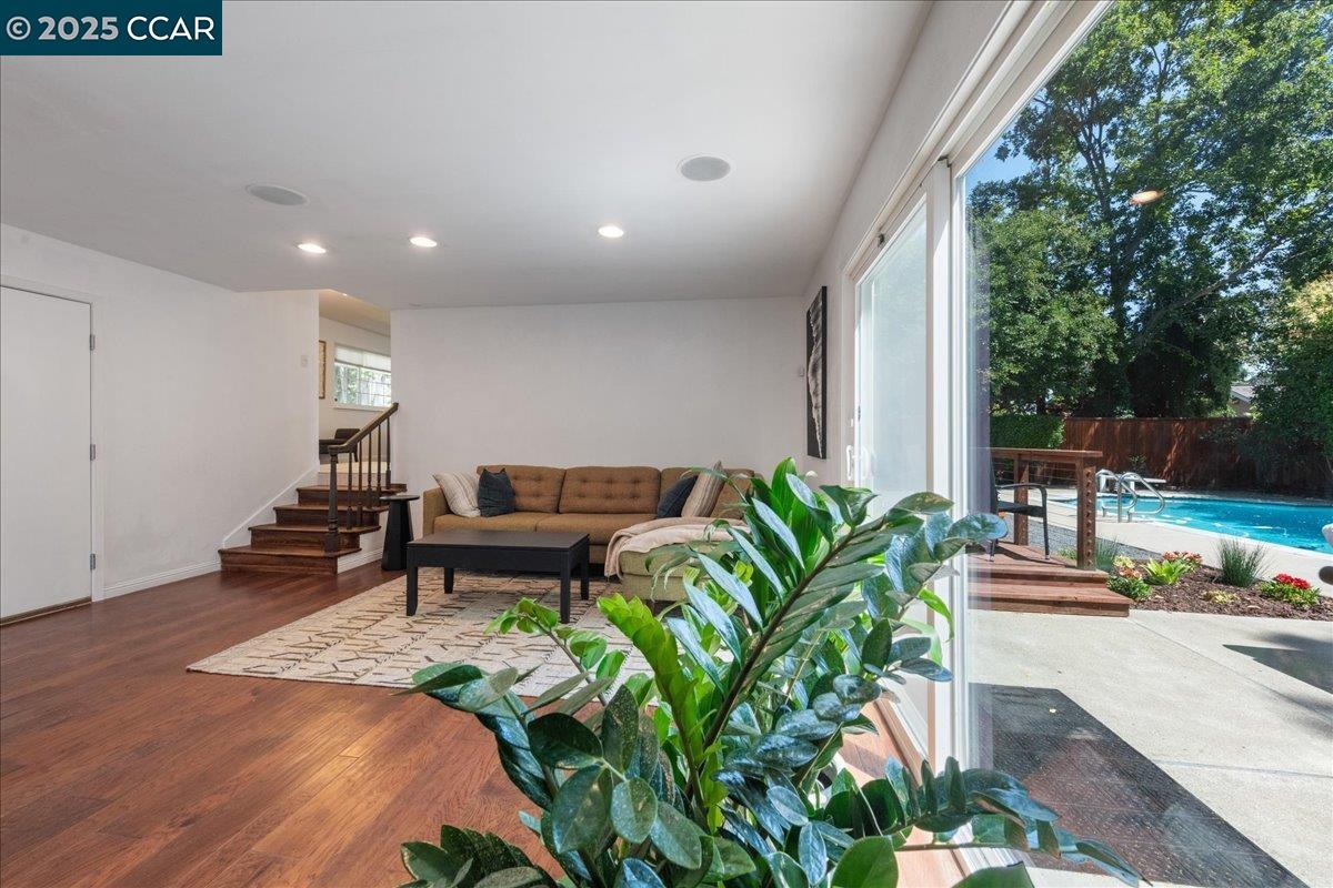 Detail Gallery Image 14 of 35 For 4421 Muirwood Dr, Pleasanton,  CA 94588 - 4 Beds | 2/1 Baths
