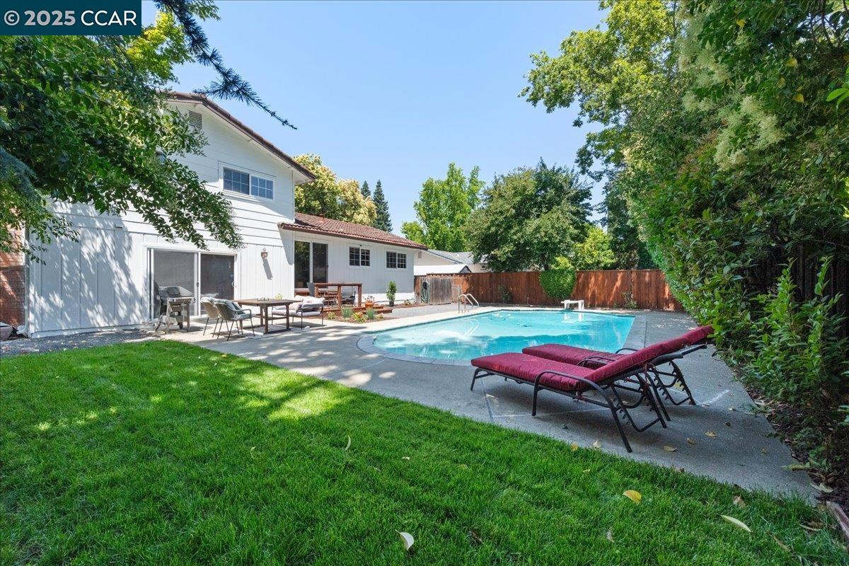 Detail Gallery Image 24 of 35 For 4421 Muirwood Dr, Pleasanton,  CA 94588 - 4 Beds | 2/1 Baths