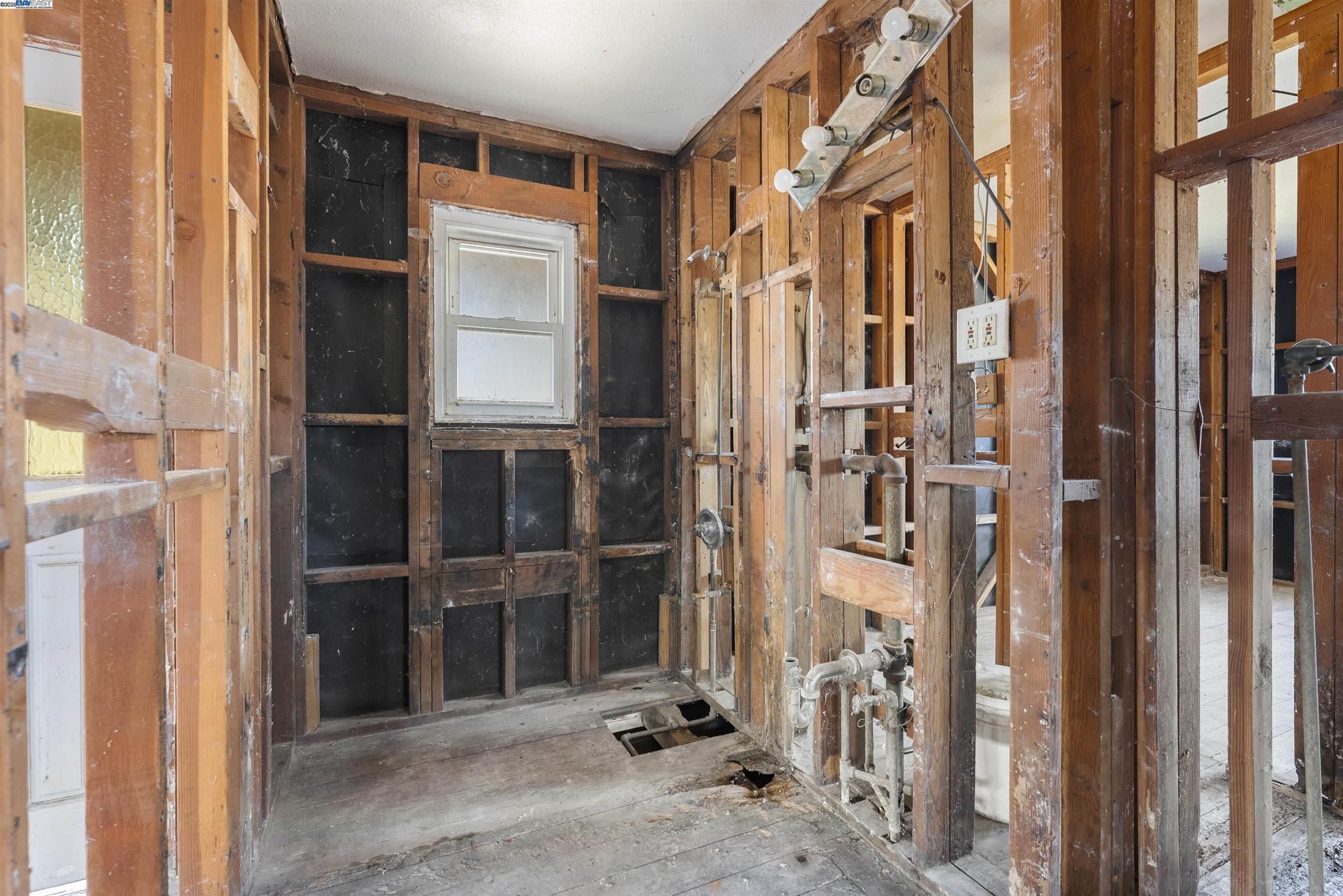 Detail Gallery Image 12 of 26 For 1456 via Hermana, San Lorenzo,  CA 94580 - 3 Beds | 2 Baths