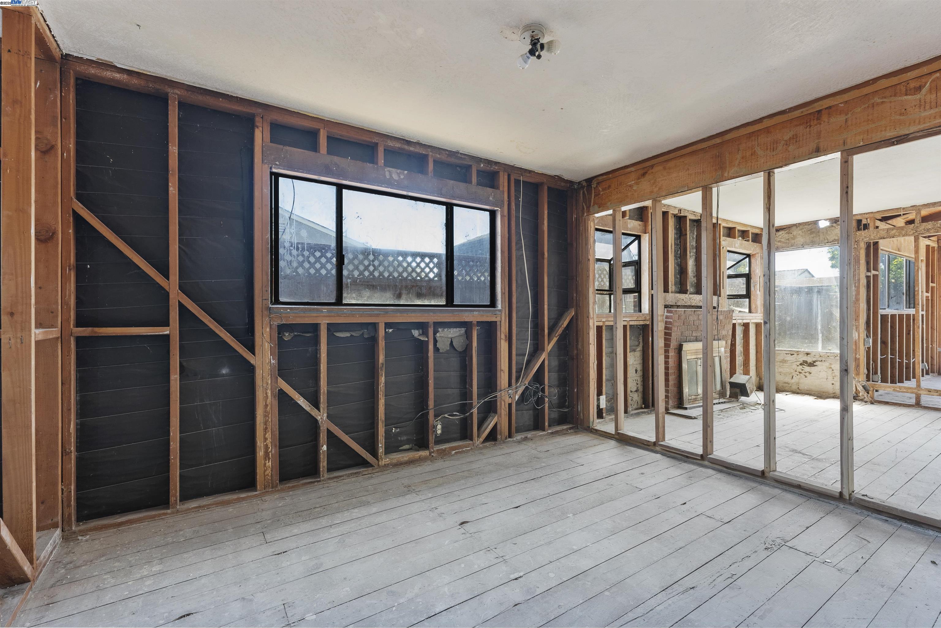 Detail Gallery Image 13 of 26 For 1456 via Hermana, San Lorenzo,  CA 94580 - 3 Beds | 2 Baths
