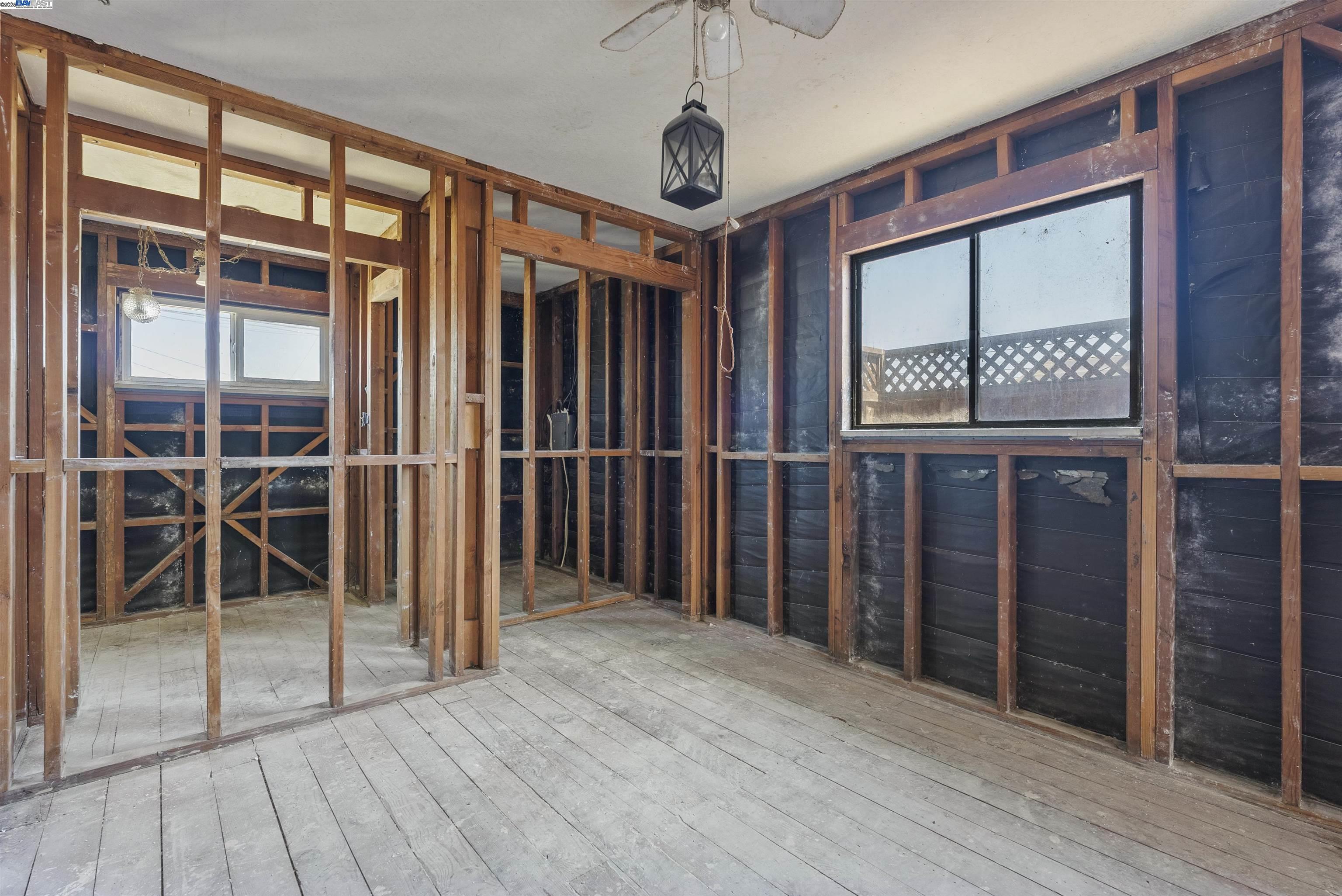 Detail Gallery Image 15 of 26 For 1456 via Hermana, San Lorenzo,  CA 94580 - 3 Beds | 2 Baths