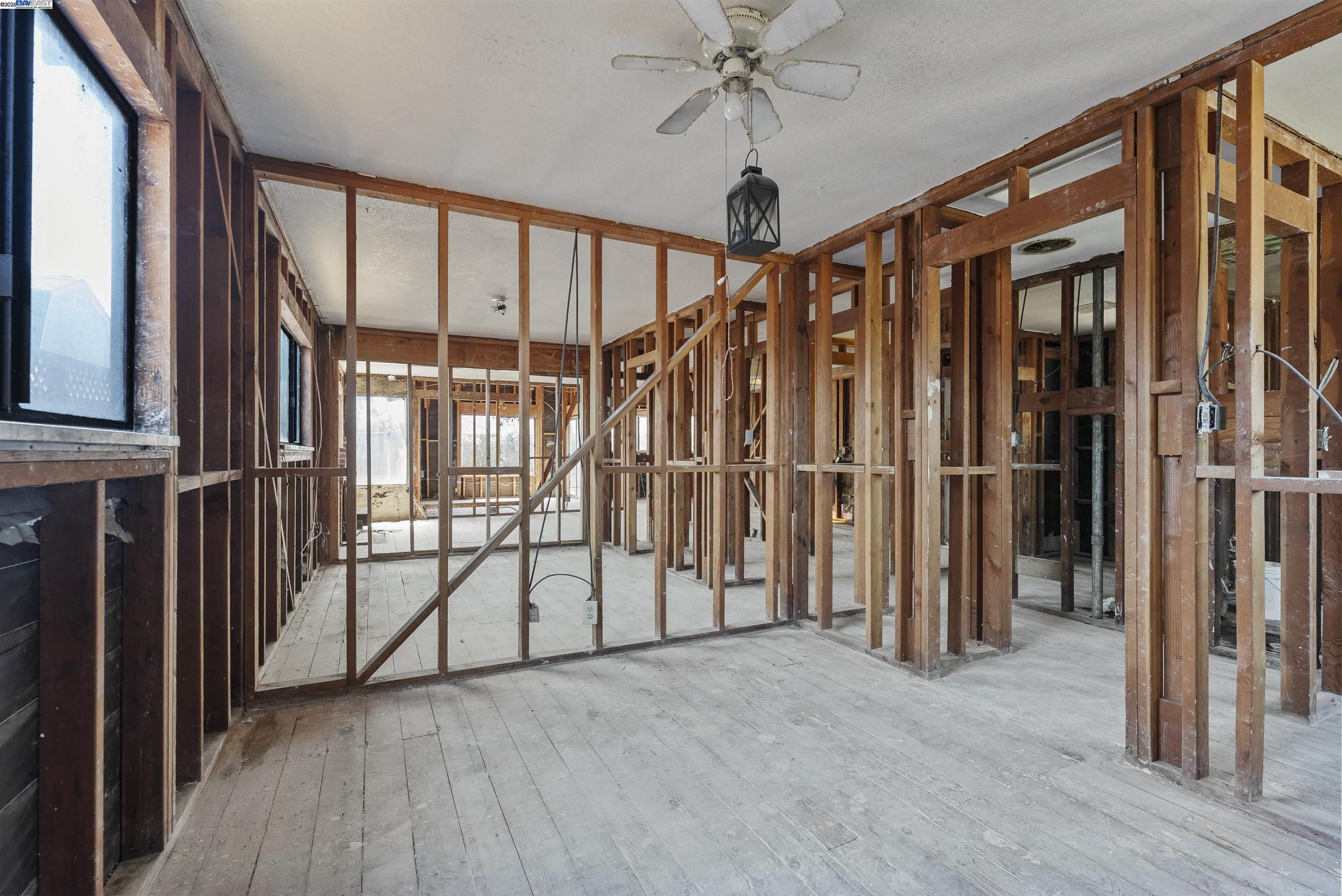 Detail Gallery Image 16 of 26 For 1456 via Hermana, San Lorenzo,  CA 94580 - 3 Beds | 2 Baths