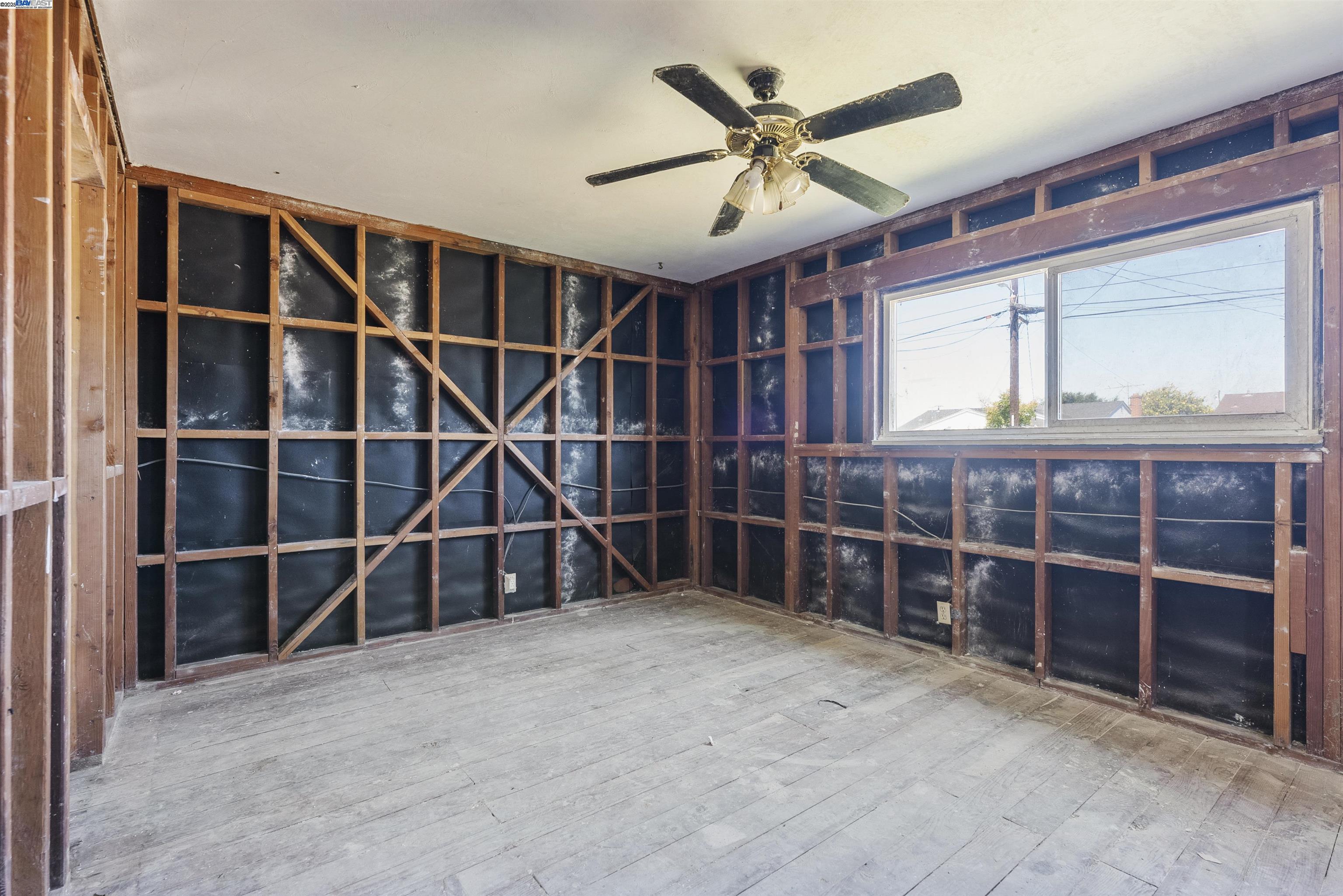 Detail Gallery Image 17 of 26 For 1456 via Hermana, San Lorenzo,  CA 94580 - 3 Beds | 2 Baths