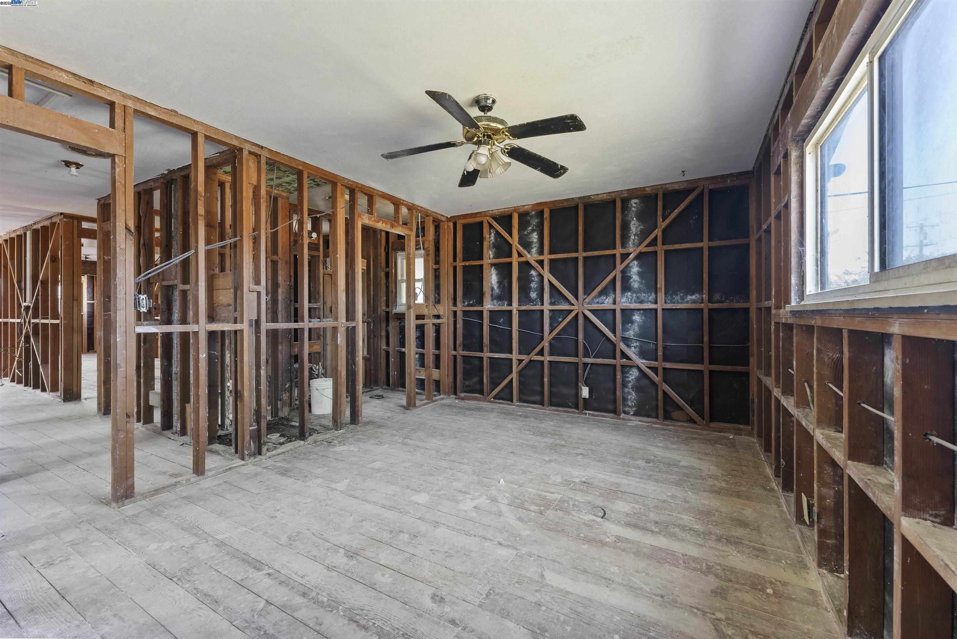 Detail Gallery Image 18 of 26 For 1456 via Hermana, San Lorenzo,  CA 94580 - 3 Beds | 2 Baths