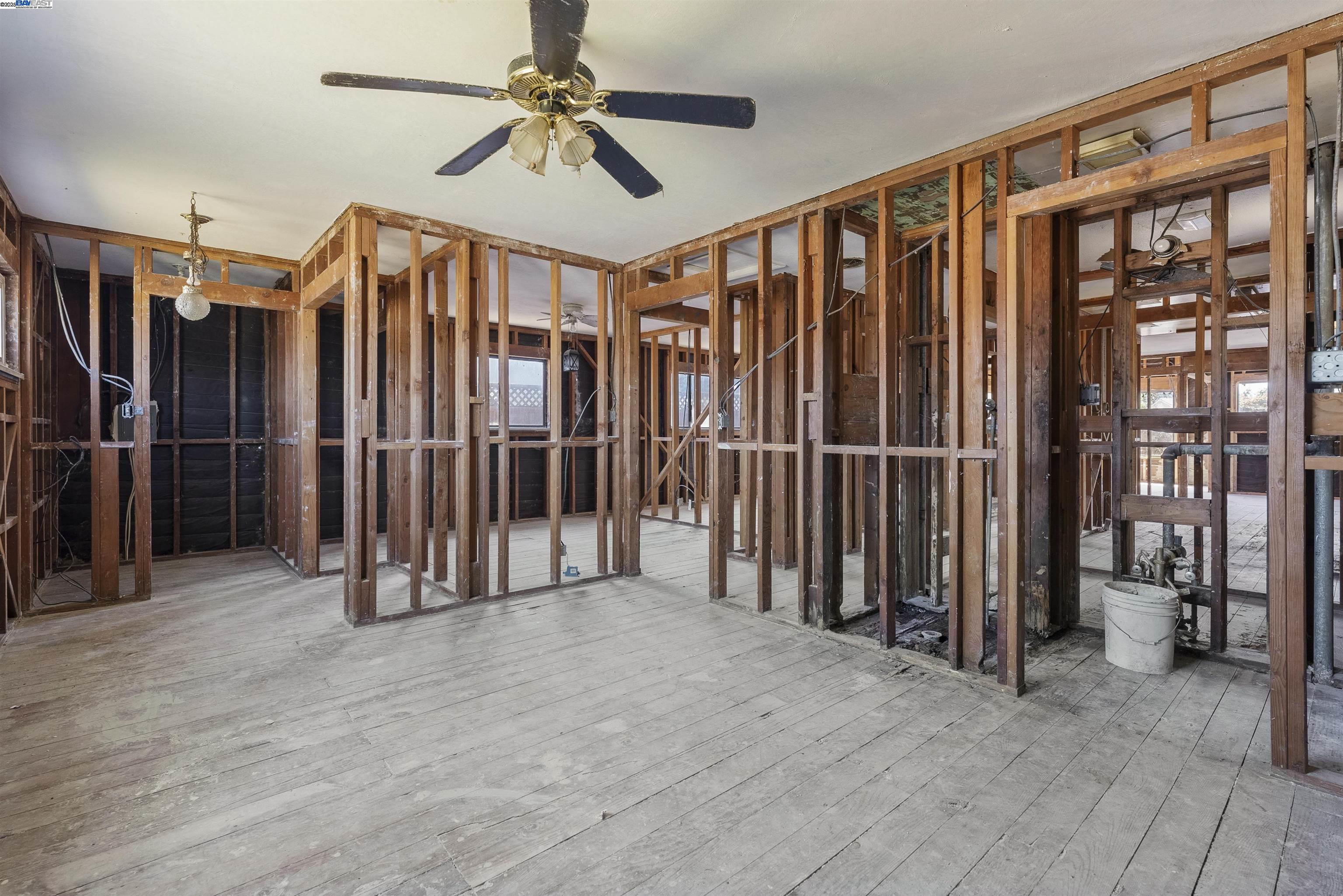 Detail Gallery Image 19 of 26 For 1456 via Hermana, San Lorenzo,  CA 94580 - 3 Beds | 2 Baths