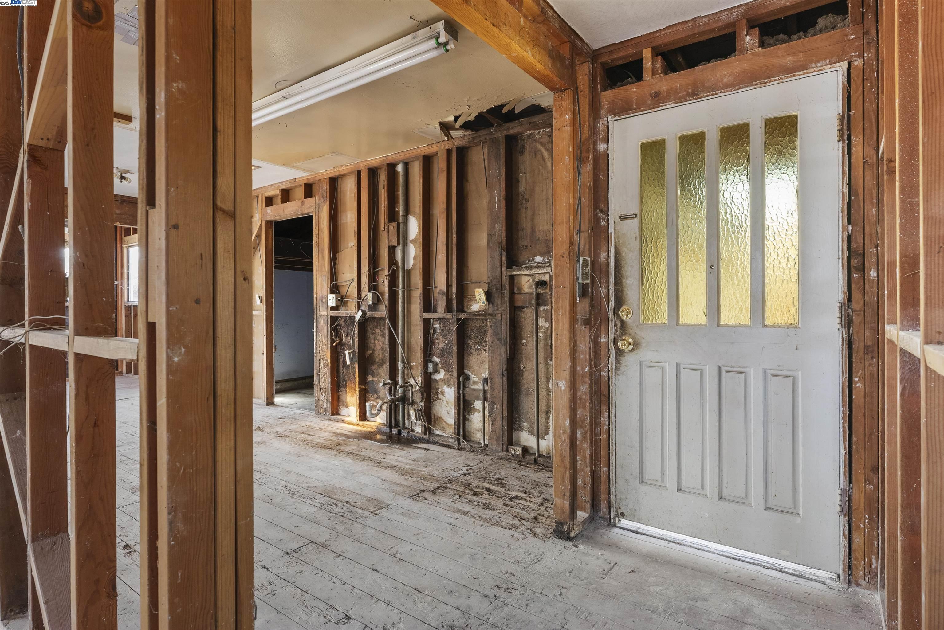 Detail Gallery Image 3 of 26 For 1456 via Hermana, San Lorenzo,  CA 94580 - 3 Beds | 2 Baths