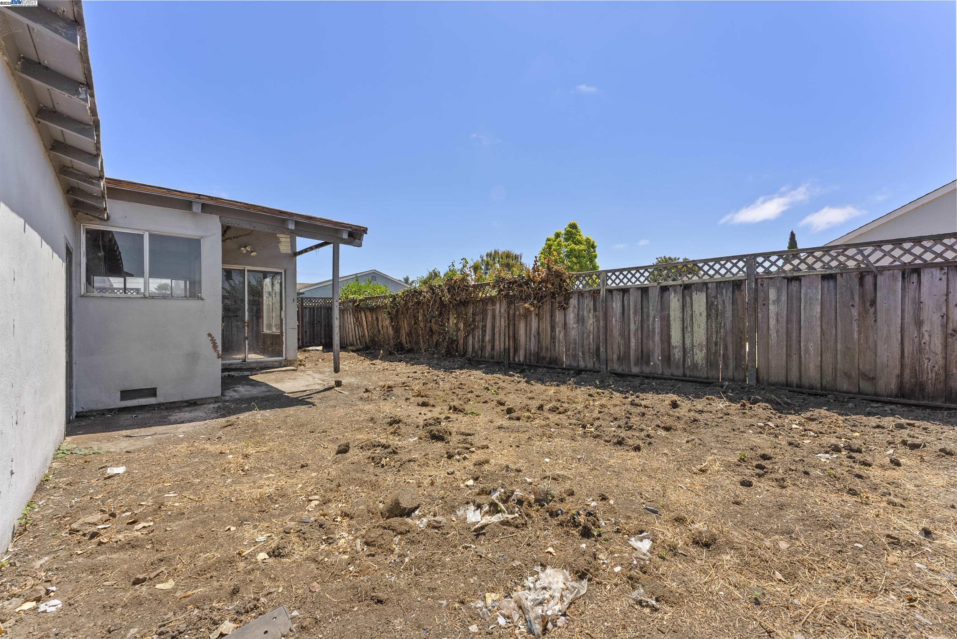 Detail Gallery Image 24 of 26 For 1456 via Hermana, San Lorenzo,  CA 94580 - 3 Beds | 2 Baths
