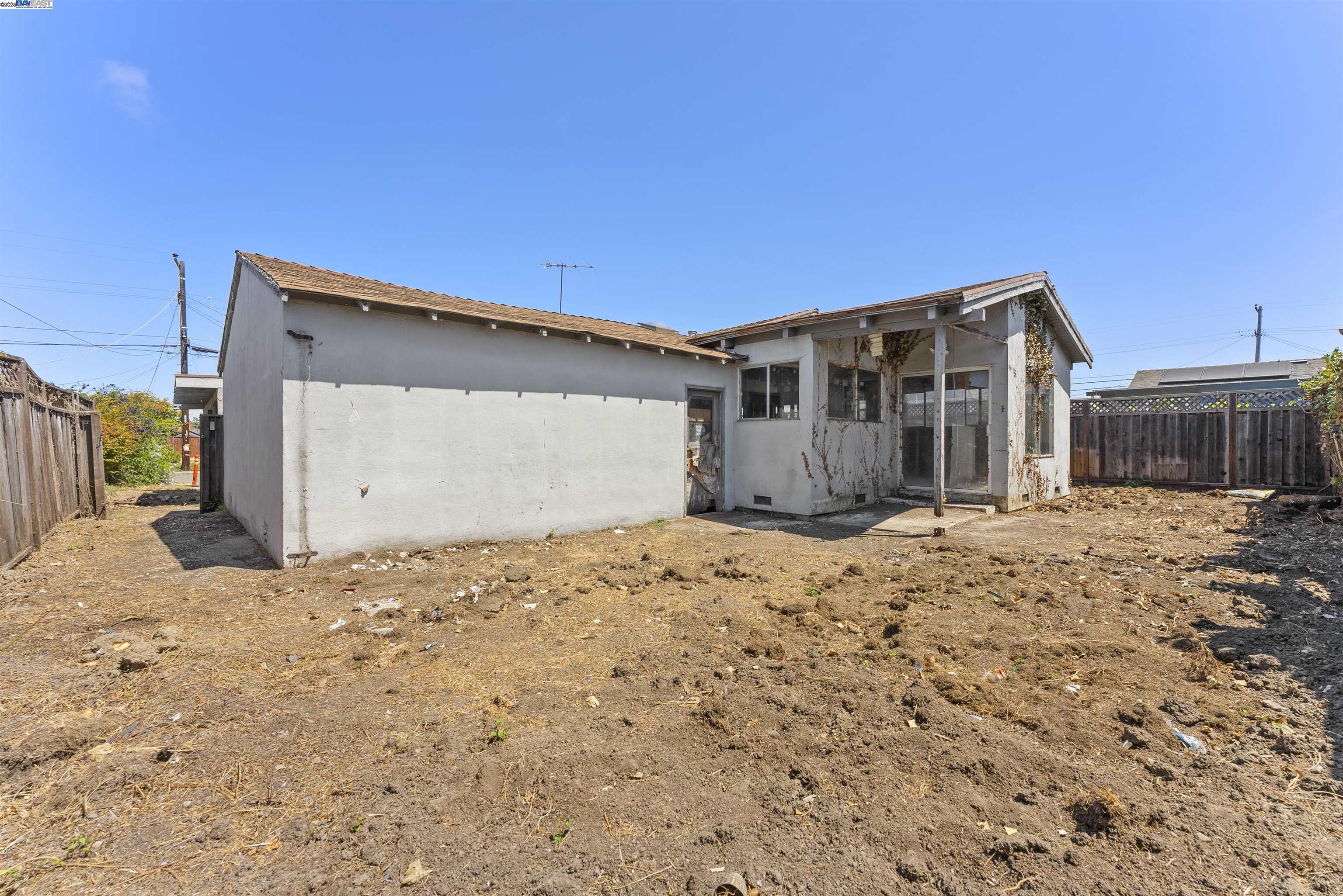 Detail Gallery Image 25 of 26 For 1456 via Hermana, San Lorenzo,  CA 94580 - 3 Beds | 2 Baths
