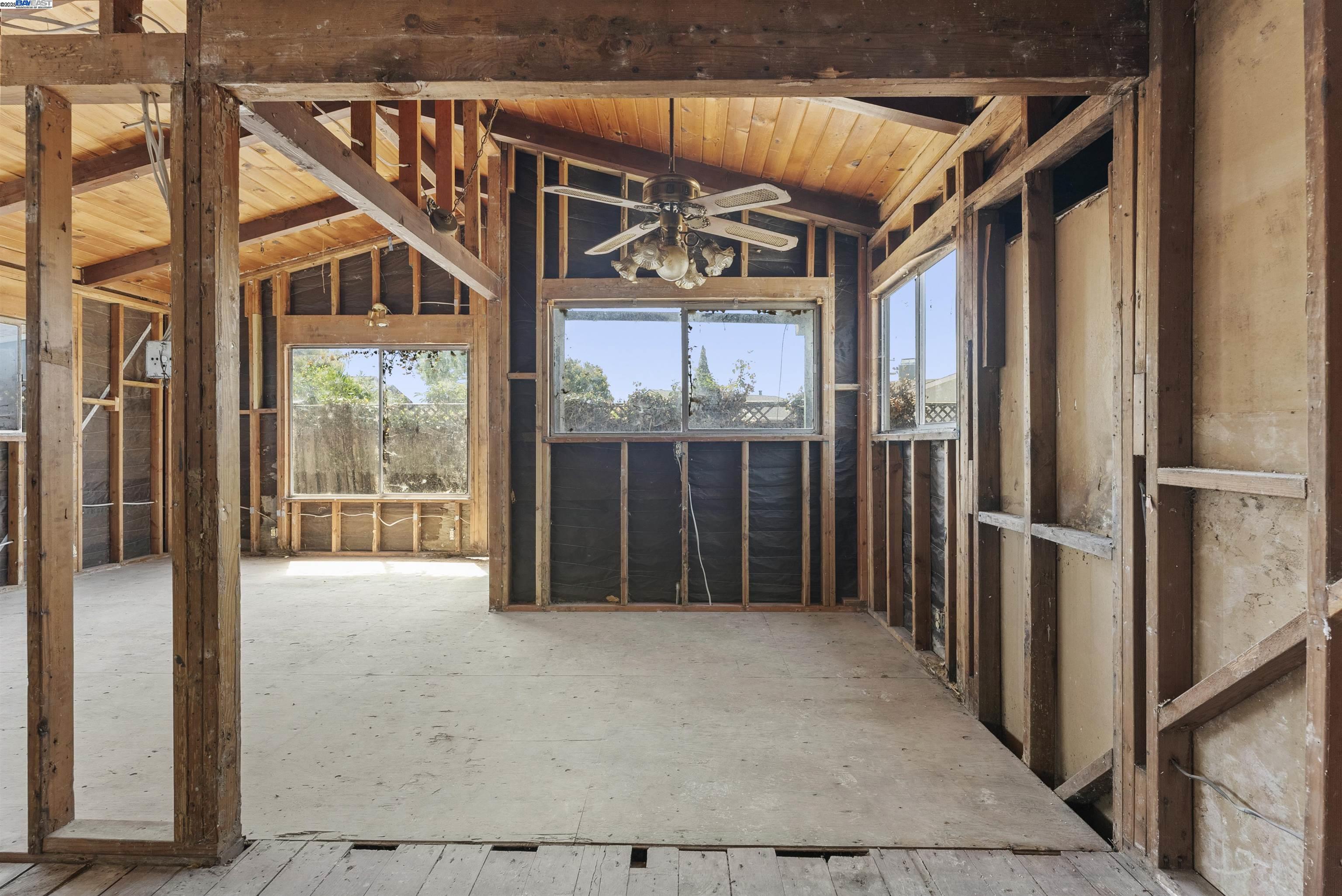 Detail Gallery Image 6 of 26 For 1456 via Hermana, San Lorenzo,  CA 94580 - 3 Beds | 2 Baths