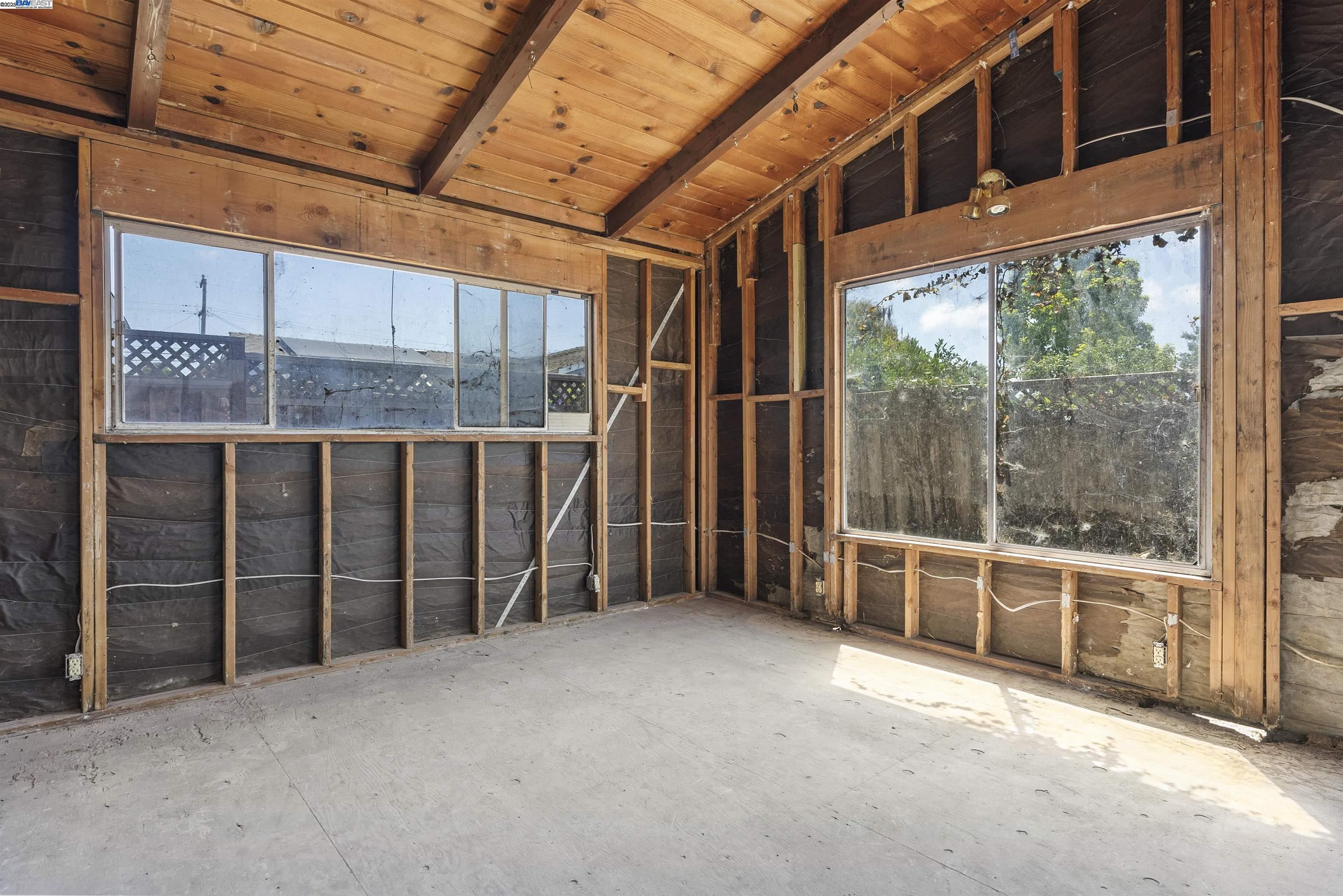 Detail Gallery Image 9 of 26 For 1456 via Hermana, San Lorenzo,  CA 94580 - 3 Beds | 2 Baths