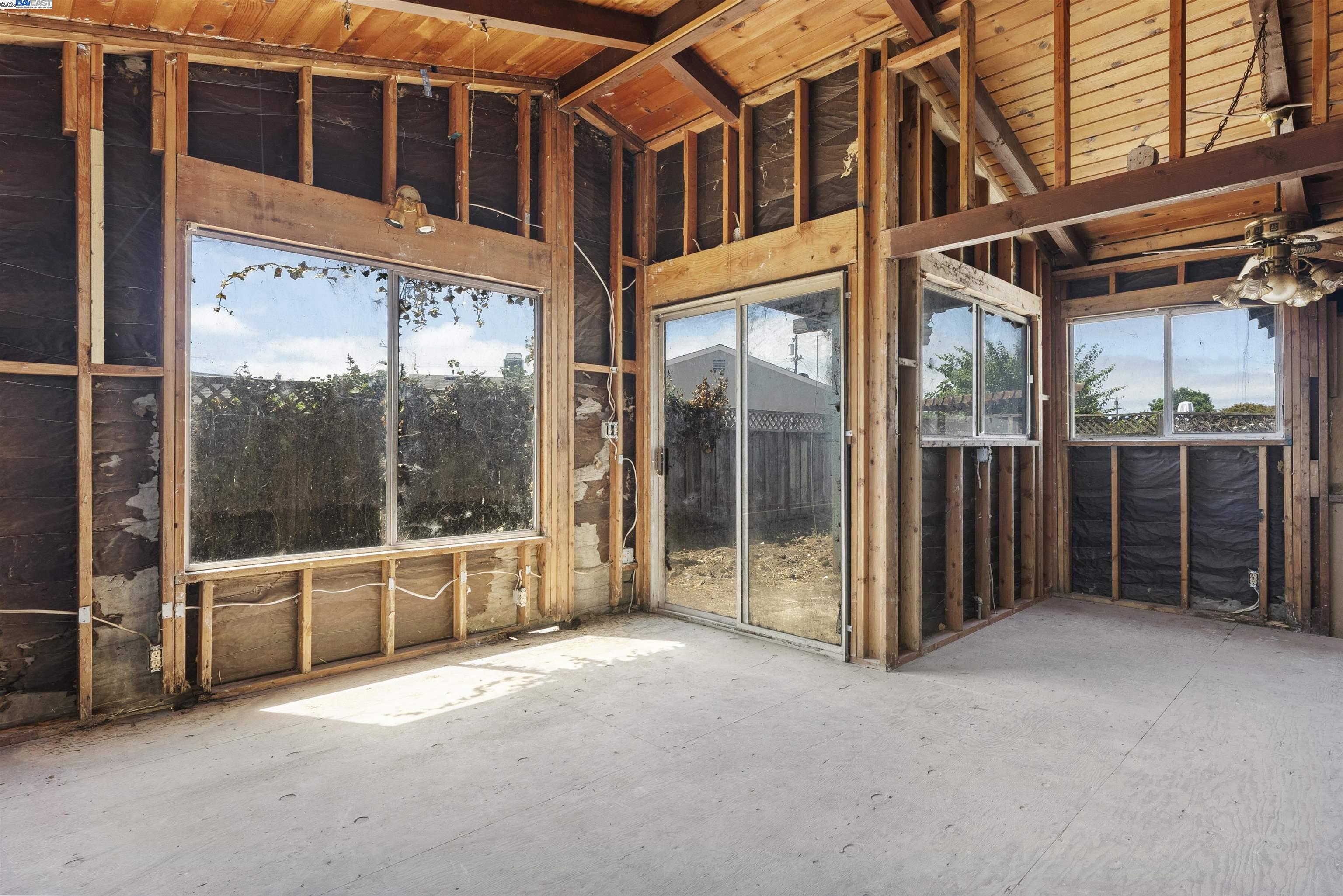 Detail Gallery Image 10 of 26 For 1456 via Hermana, San Lorenzo,  CA 94580 - 3 Beds | 2 Baths