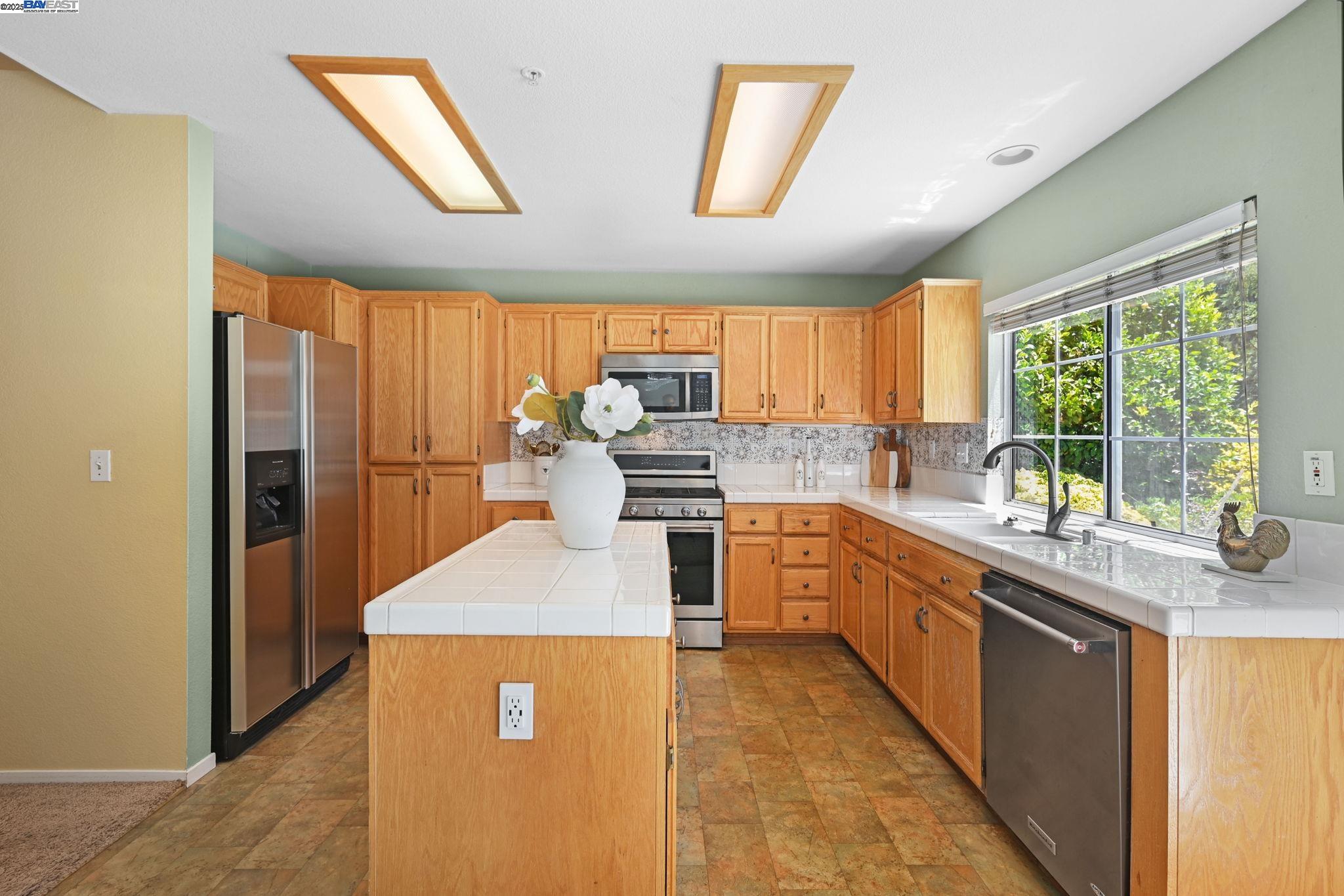 Detail Gallery Image 19 of 49 For 96 Trixie Dr, Livermore,  CA 94550 - 4 Beds | 3 Baths