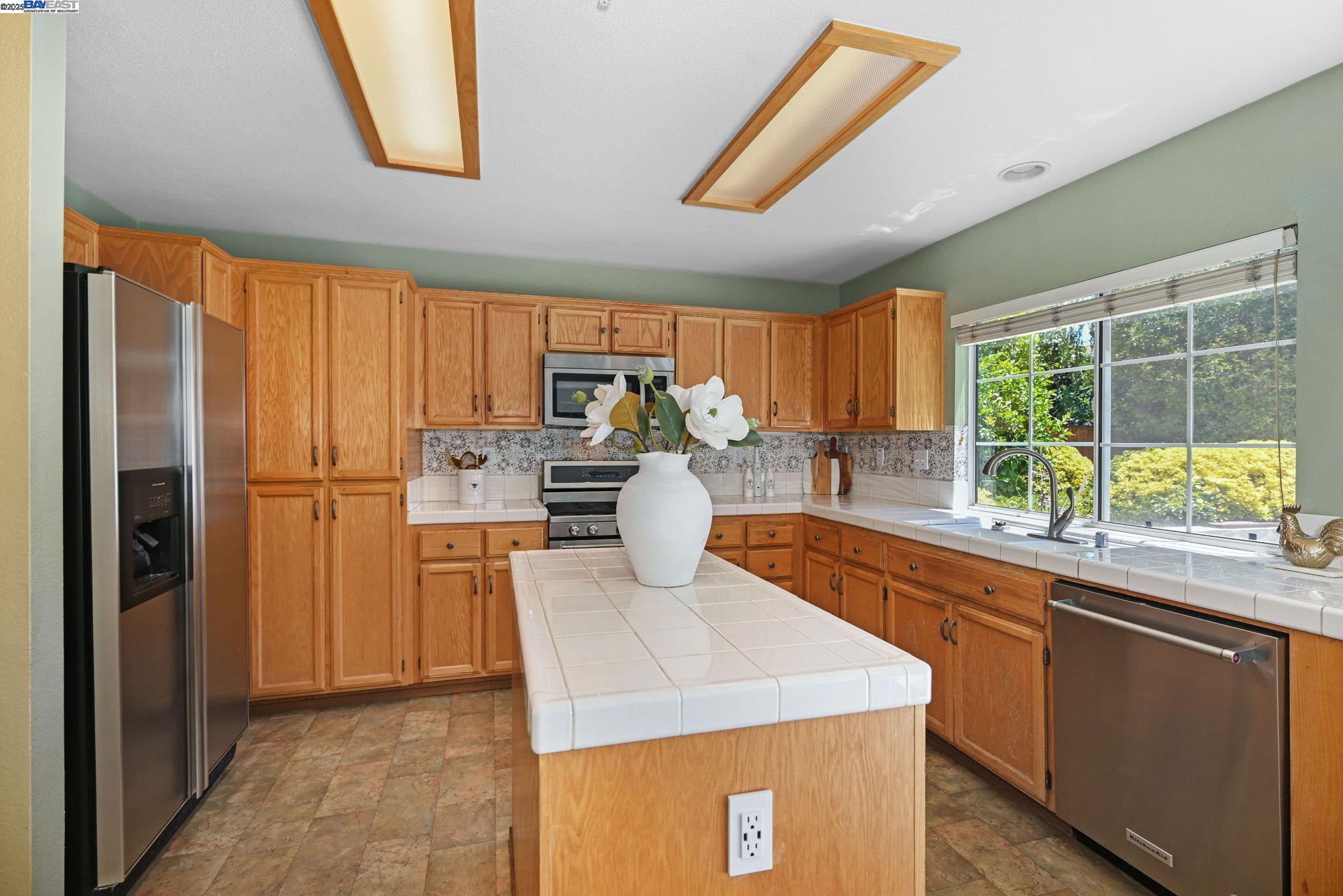 Detail Gallery Image 20 of 49 For 96 Trixie Dr, Livermore,  CA 94550 - 4 Beds | 3 Baths