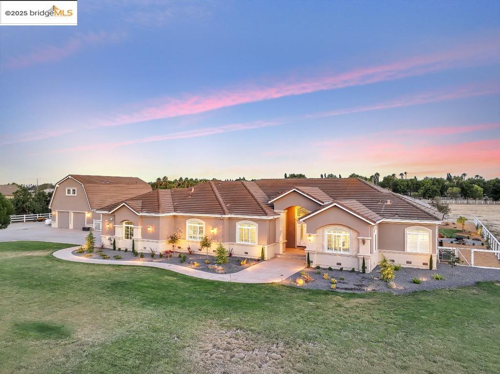 Detail Gallery Image 2 of 58 For 430 Ellisa Ln, Brentwood,  CA 94513 - 4 Beds | 5/1 Baths