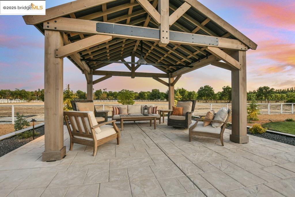 Detail Gallery Image 11 of 58 For 430 Ellisa Ln, Brentwood,  CA 94513 - 4 Beds | 5/1 Baths