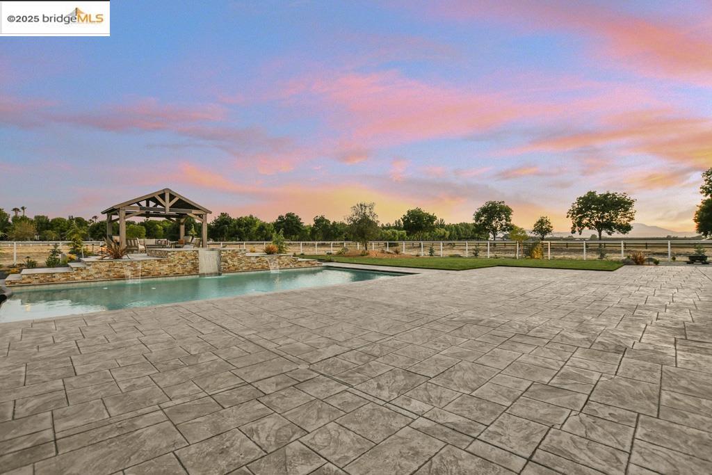 Detail Gallery Image 12 of 58 For 430 Ellisa Ln, Brentwood,  CA 94513 - 4 Beds | 5/1 Baths