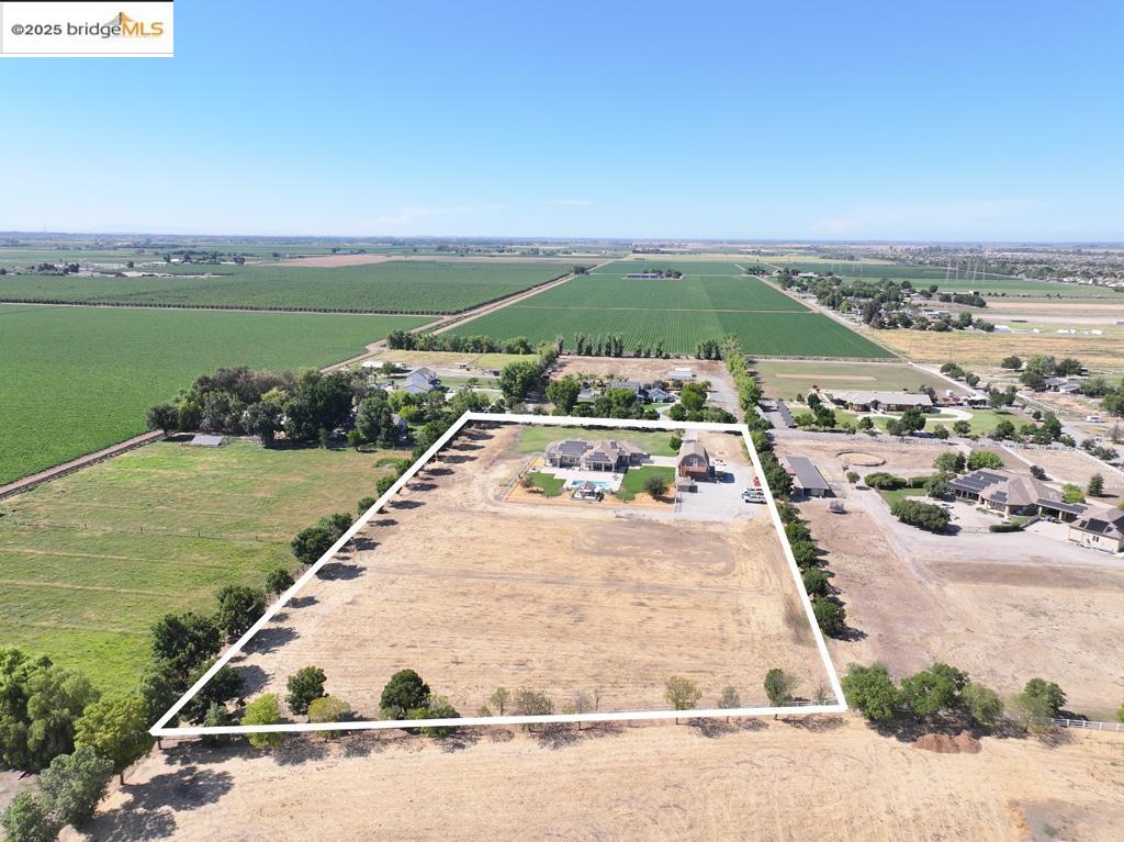 Detail Gallery Image 14 of 58 For 430 Ellisa Ln, Brentwood,  CA 94513 - 4 Beds | 5/1 Baths