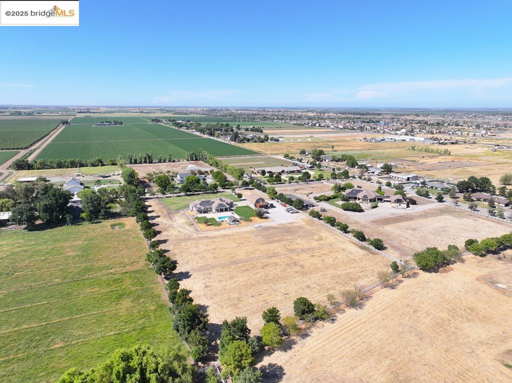 Detail Gallery Image 15 of 58 For 430 Ellisa Ln, Brentwood,  CA 94513 - 4 Beds | 5/1 Baths