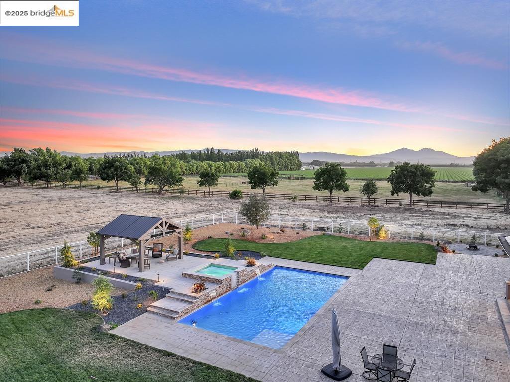 Detail Gallery Image 16 of 58 For 430 Ellisa Ln, Brentwood,  CA 94513 - 4 Beds | 5/1 Baths