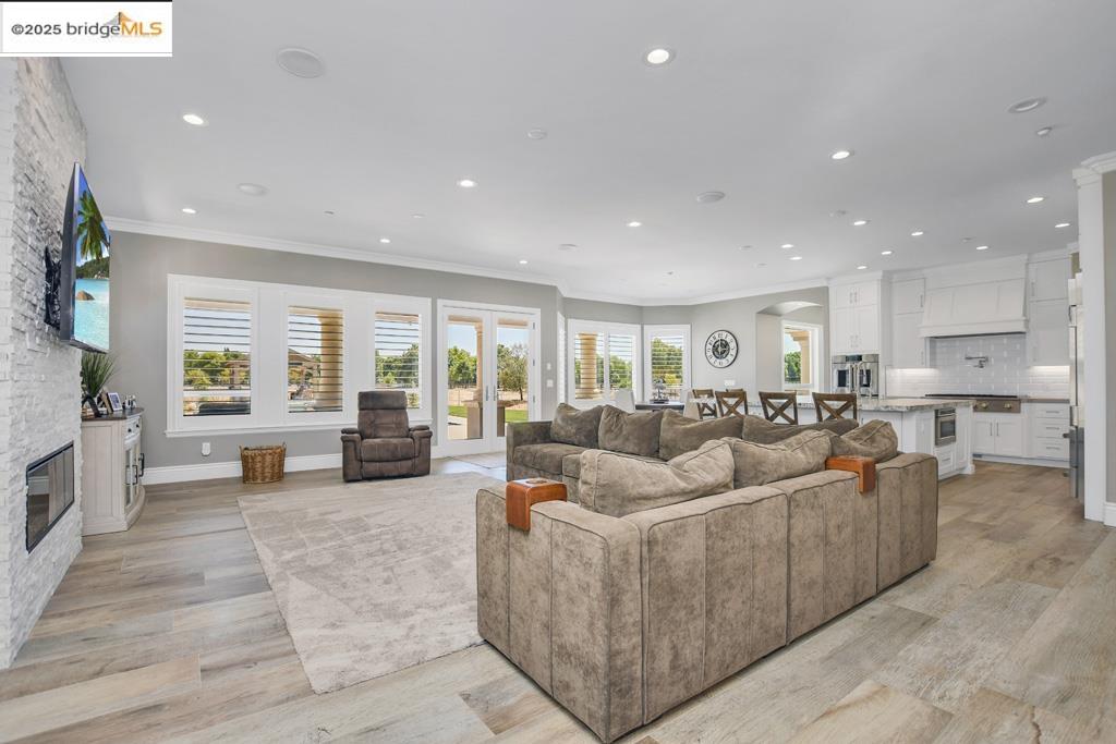 Detail Gallery Image 28 of 58 For 430 Ellisa Ln, Brentwood,  CA 94513 - 4 Beds | 5/1 Baths