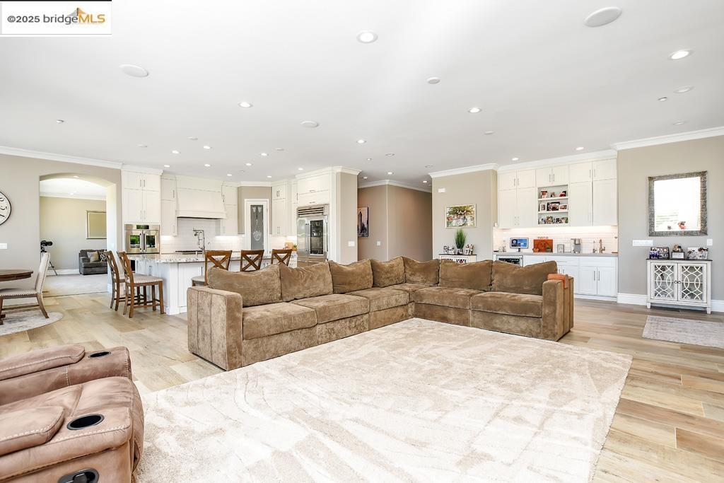 Detail Gallery Image 29 of 58 For 430 Ellisa Ln, Brentwood,  CA 94513 - 4 Beds | 5/1 Baths