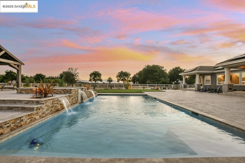 Detail Gallery Image 5 of 58 For 430 Ellisa Ln, Brentwood,  CA 94513 - 4 Beds | 5/1 Baths