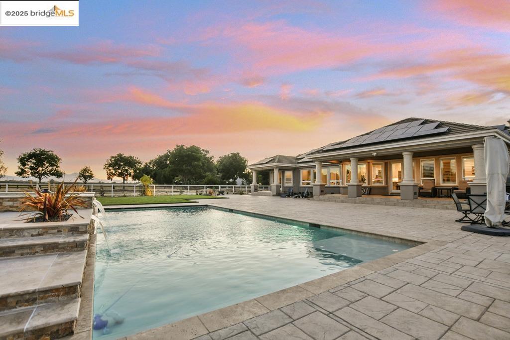 Detail Gallery Image 7 of 58 For 430 Ellisa Ln, Brentwood,  CA 94513 - 4 Beds | 5/1 Baths