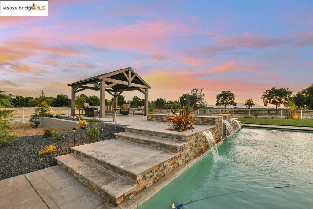 Detail Gallery Image 10 of 58 For 430 Ellisa Ln, Brentwood,  CA 94513 - 4 Beds | 5/1 Baths