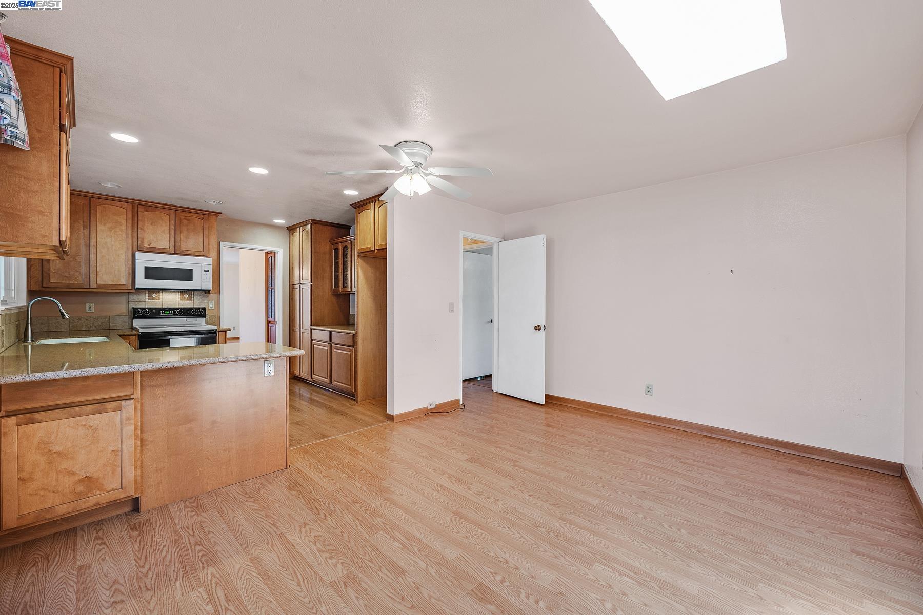 Detail Gallery Image 12 of 32 For 426 El Caminito, Livermore,  CA 94550 - 4 Beds | 2 Baths
