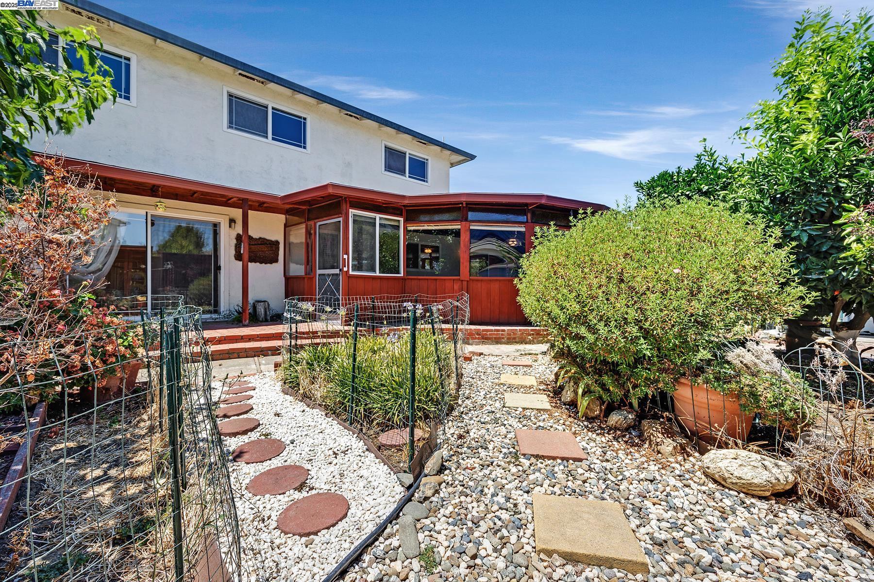 Detail Gallery Image 28 of 32 For 426 El Caminito, Livermore,  CA 94550 - 4 Beds | 2 Baths