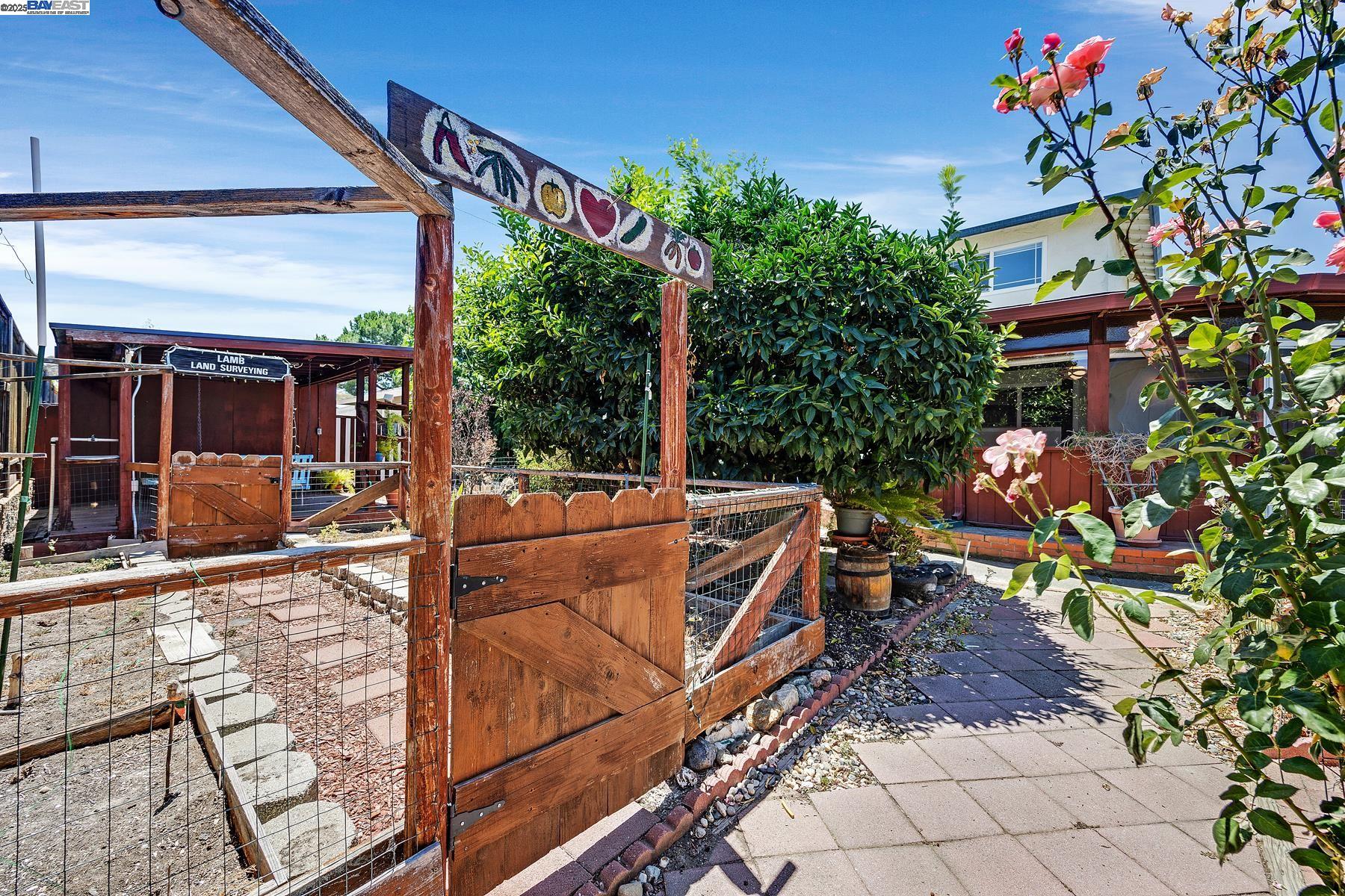 Detail Gallery Image 30 of 32 For 426 El Caminito, Livermore,  CA 94550 - 4 Beds | 2 Baths