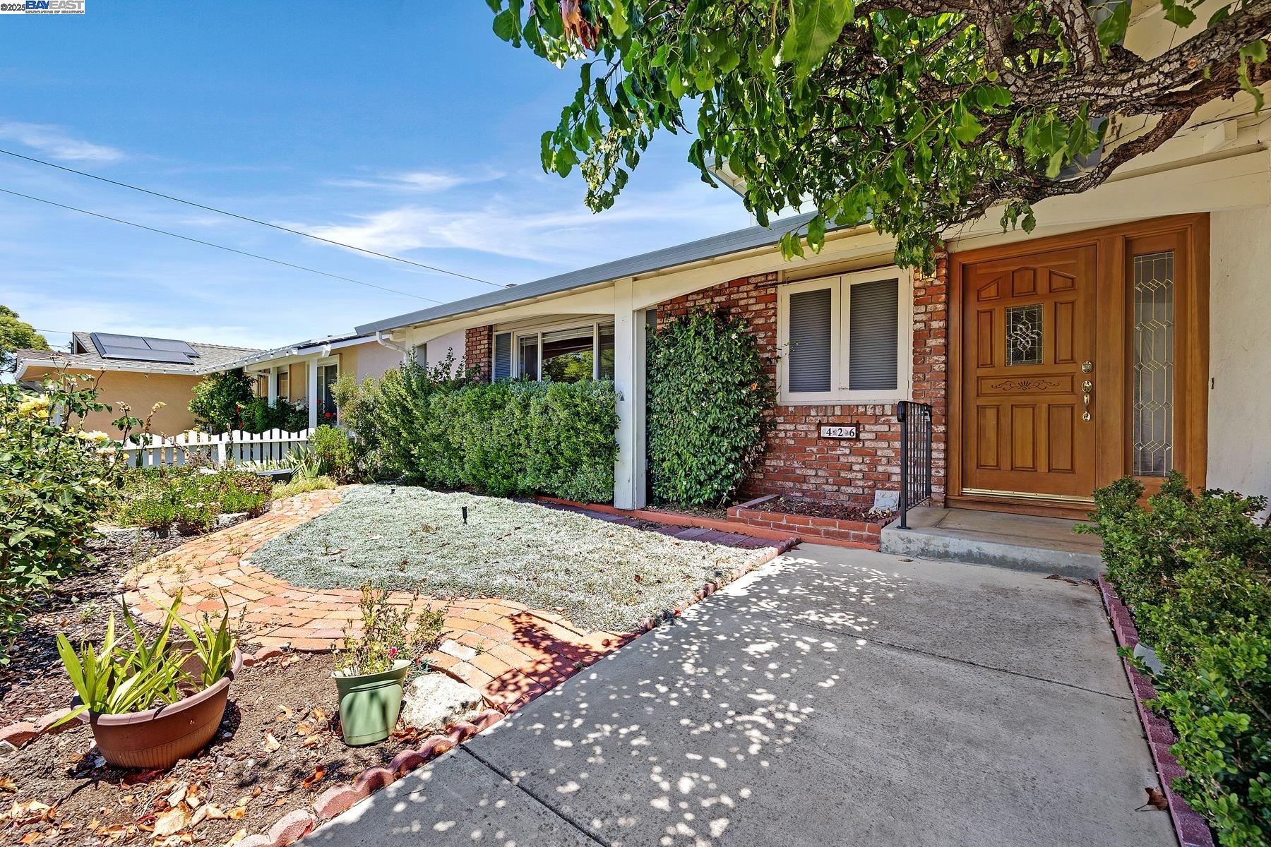 Detail Gallery Image 4 of 32 For 426 El Caminito, Livermore,  CA 94550 - 4 Beds | 2 Baths