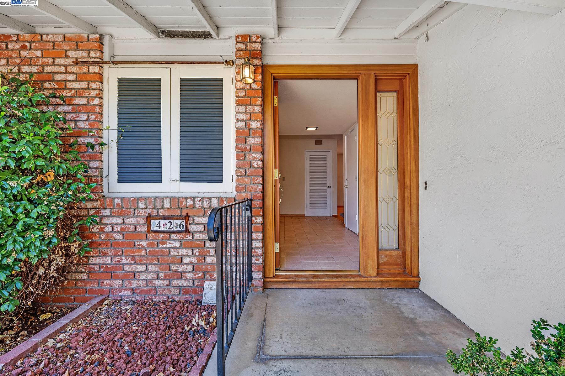 Detail Gallery Image 5 of 32 For 426 El Caminito, Livermore,  CA 94550 - 4 Beds | 2 Baths