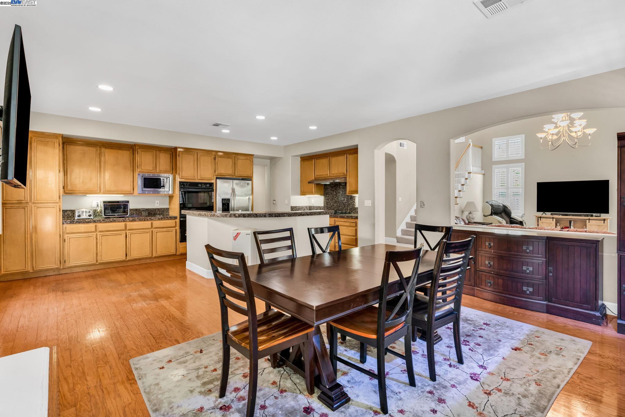 Detail Gallery Image 11 of 48 For 7450 Villareal Dr, Castro Valley,  CA 94552 - 5 Beds | 3 Baths