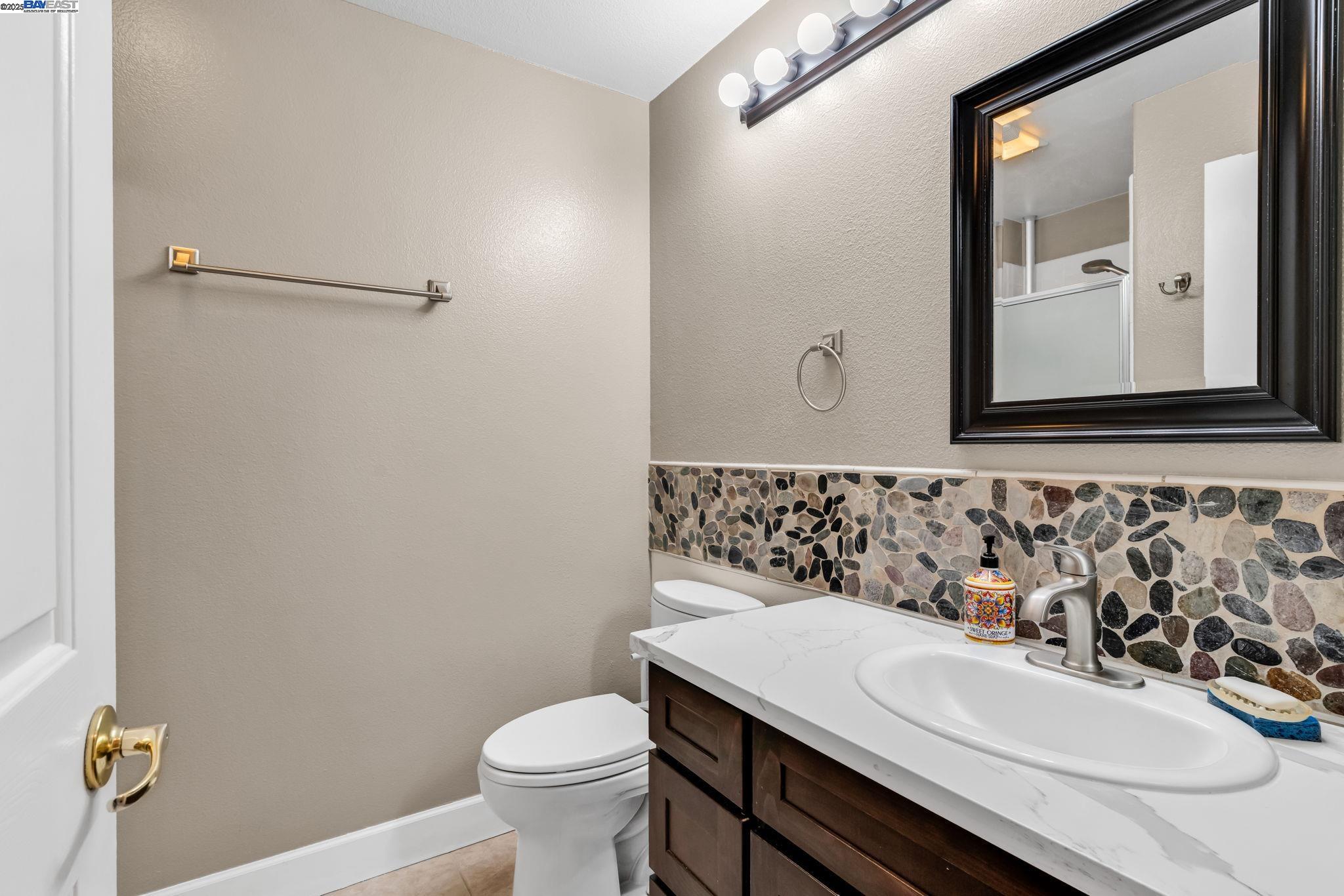 Detail Gallery Image 19 of 48 For 7450 Villareal Dr, Castro Valley,  CA 94552 - 5 Beds | 3 Baths