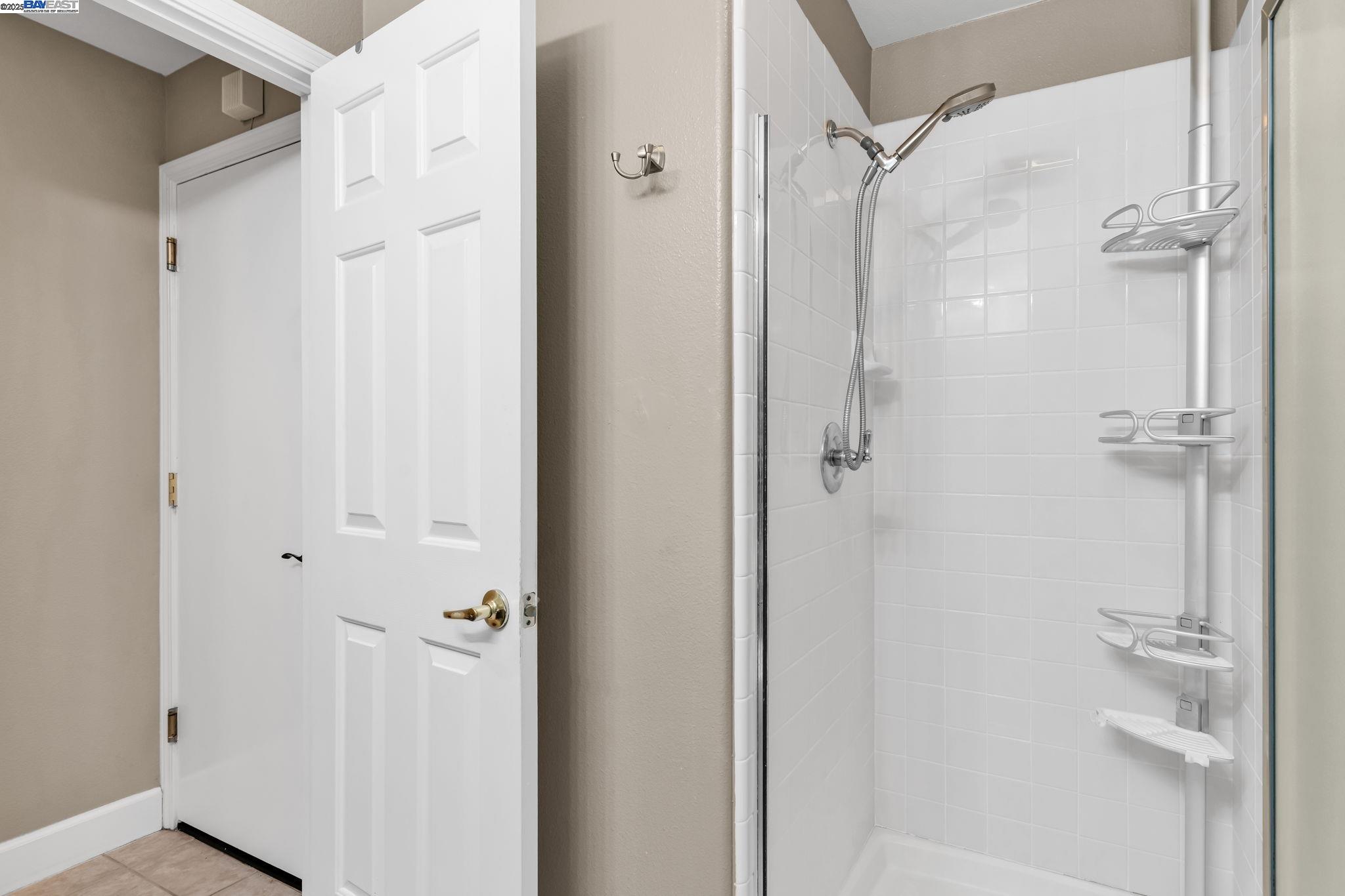 Detail Gallery Image 20 of 48 For 7450 Villareal Dr, Castro Valley,  CA 94552 - 5 Beds | 3 Baths