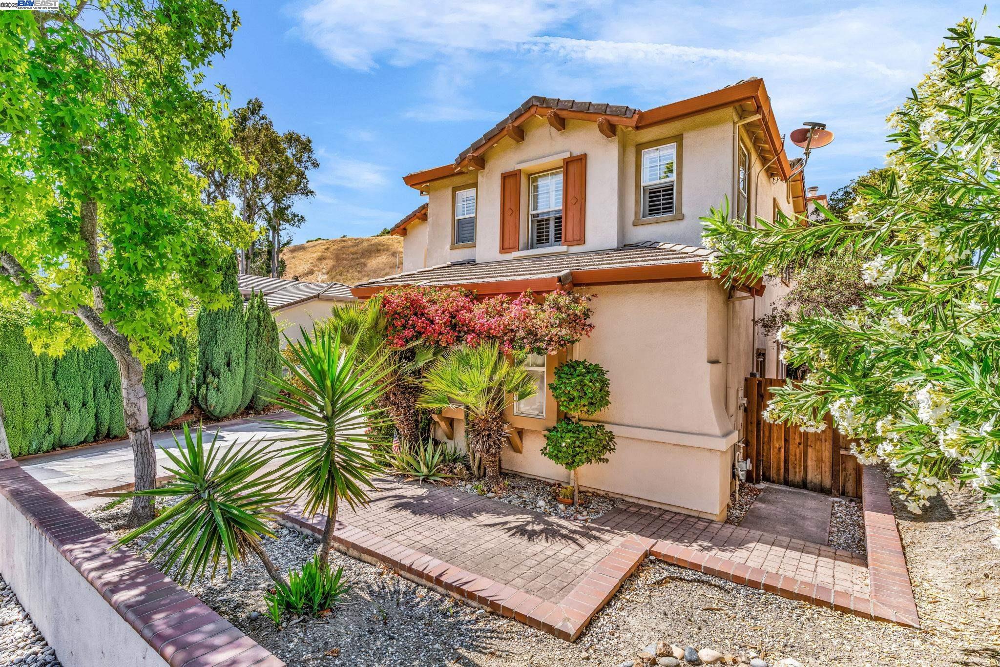 Detail Gallery Image 3 of 48 For 7450 Villareal Dr, Castro Valley,  CA 94552 - 5 Beds | 3 Baths
